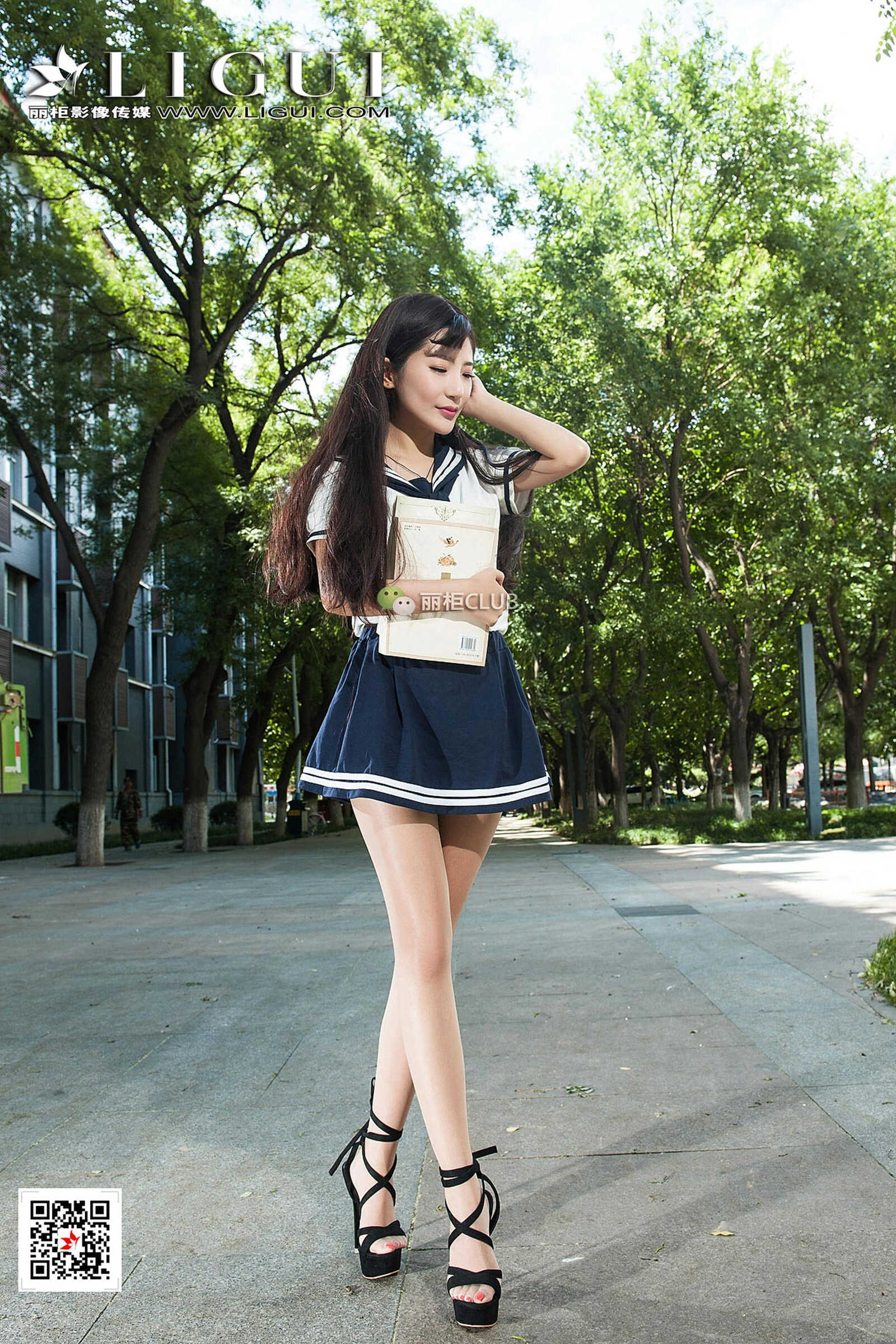 Model 筱筱《校园女神丝足美腿》 [丽柜Ligui] 写真第17张