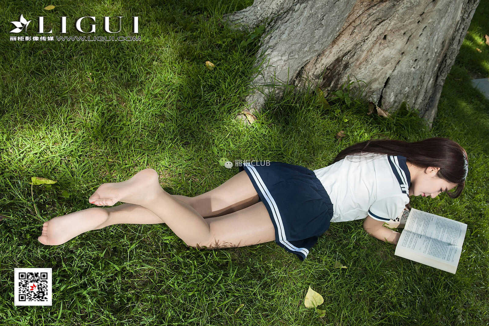 Model 筱筱《校园女神丝足美腿》 [丽柜Ligui] 写真第11张