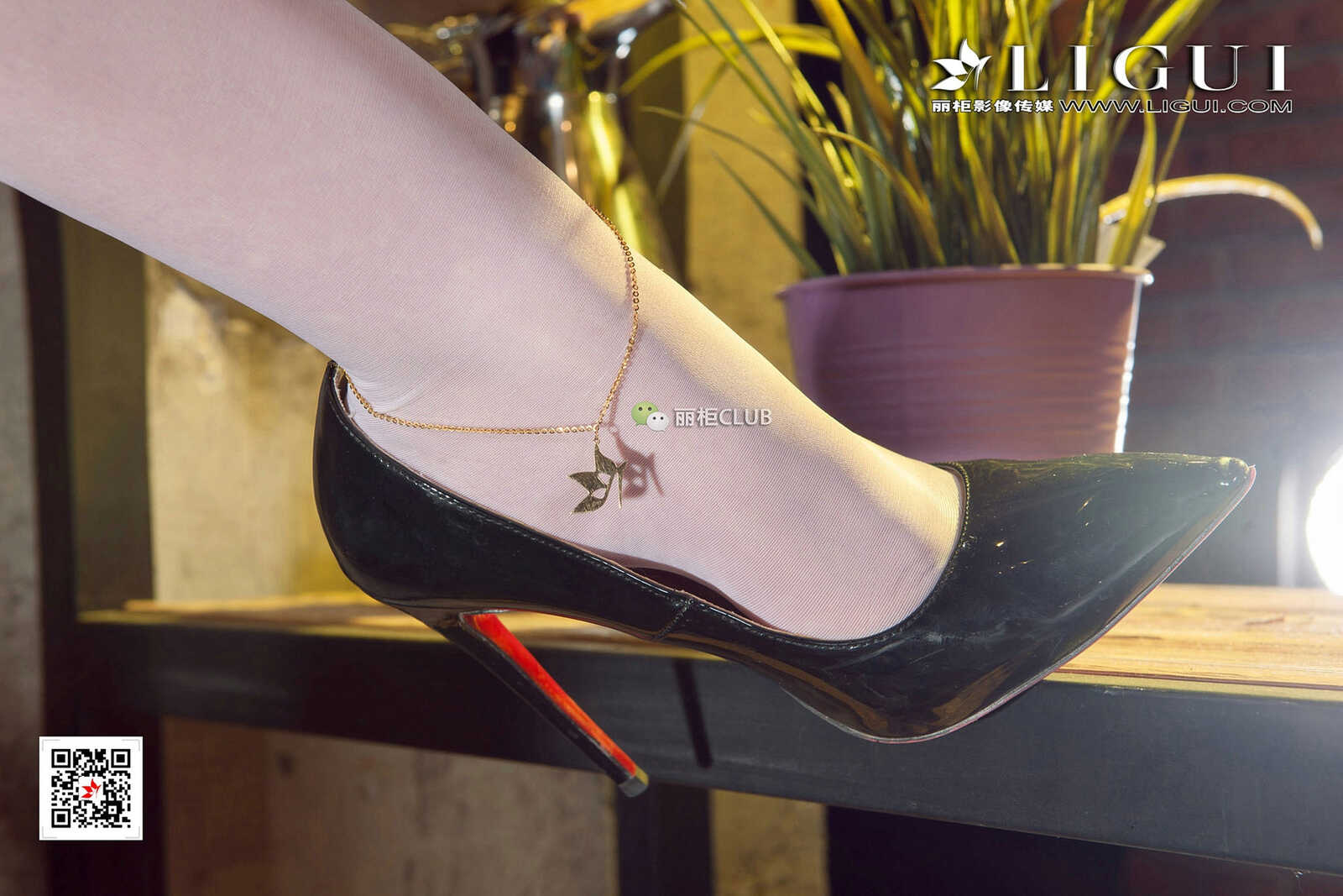 Model 然然《白丝美腿丝脚》 [丽柜Ligui] 写真集第16张