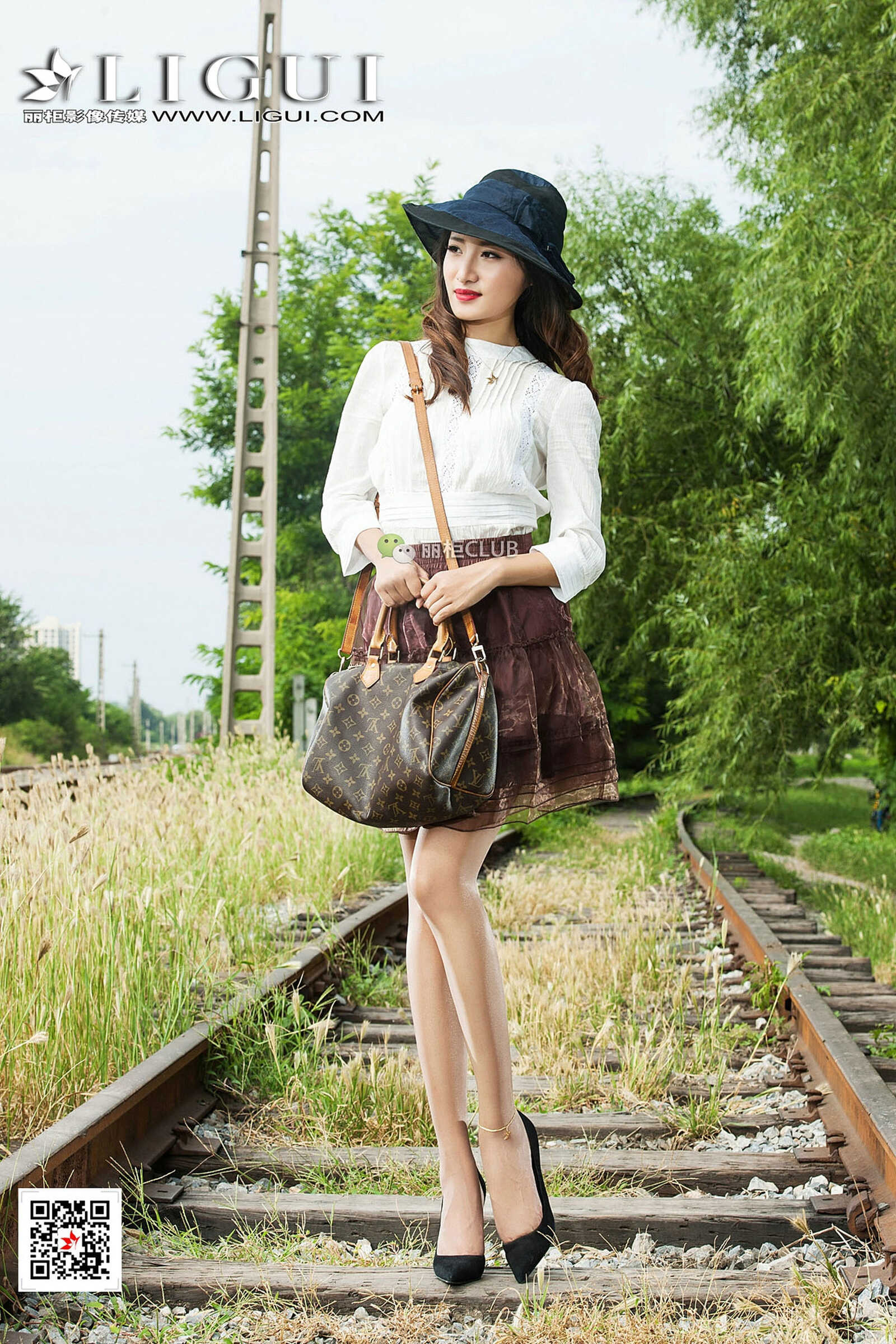 Model 思彤《时尚美腿唯美外拍》 [丽柜Ligui] 写真第12张