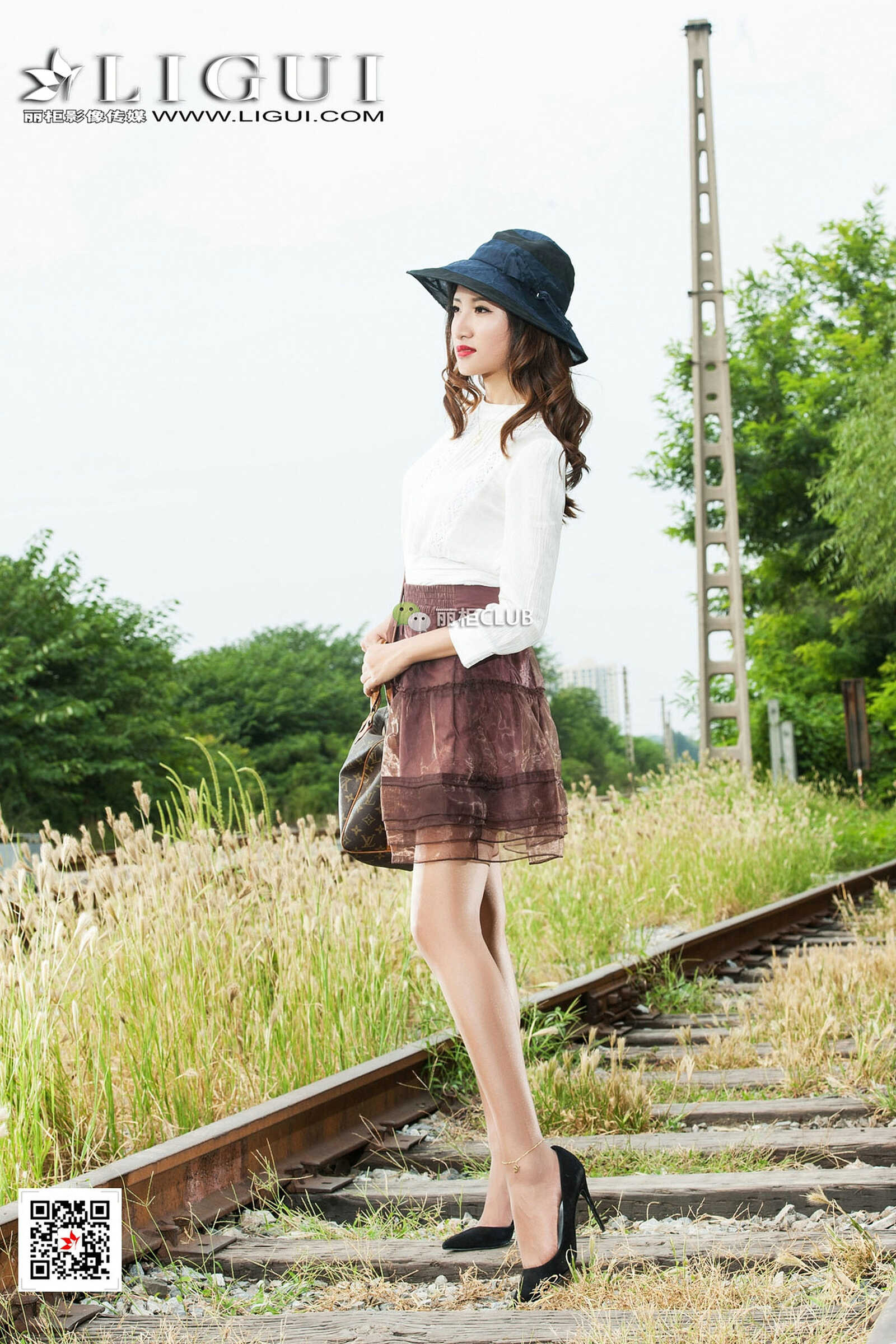 Model 思彤《时尚美腿唯美外拍》 [丽柜Ligui] 写真第14张