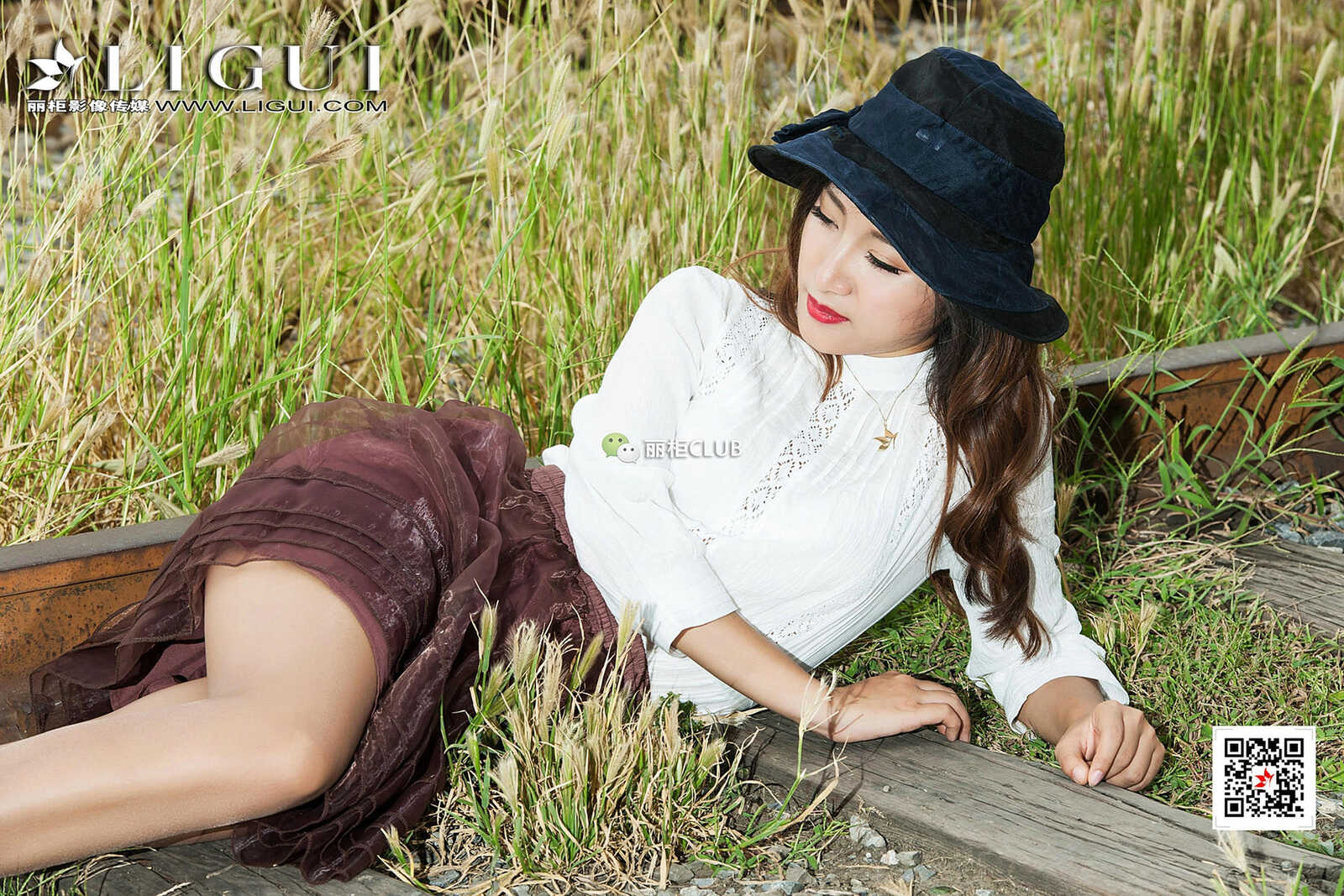 Model 思彤《时尚美腿唯美外拍》 [丽柜Ligui] 写真第8张