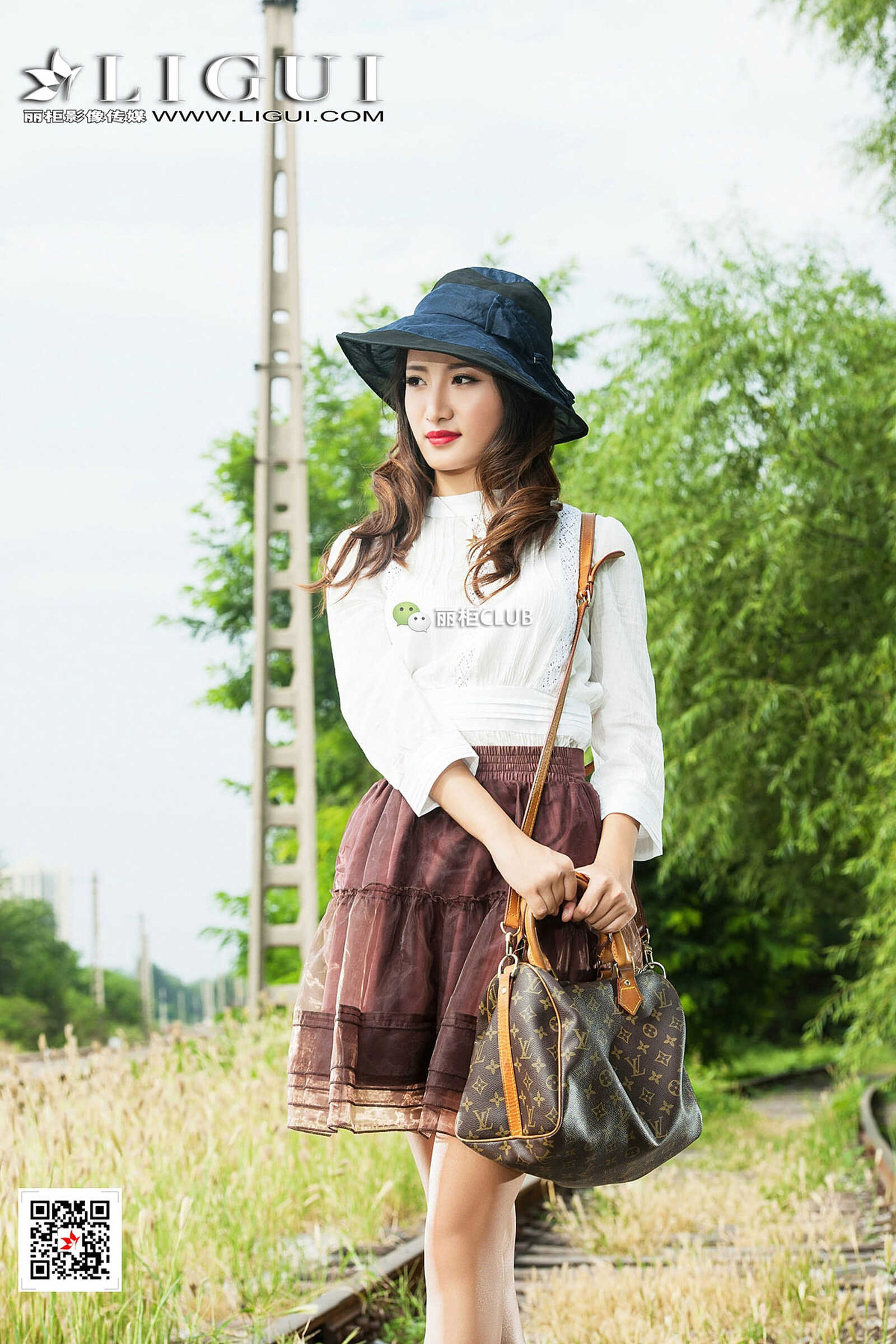 Model 思彤《时尚美腿唯美外拍》 [丽柜Ligui] 写真第6张