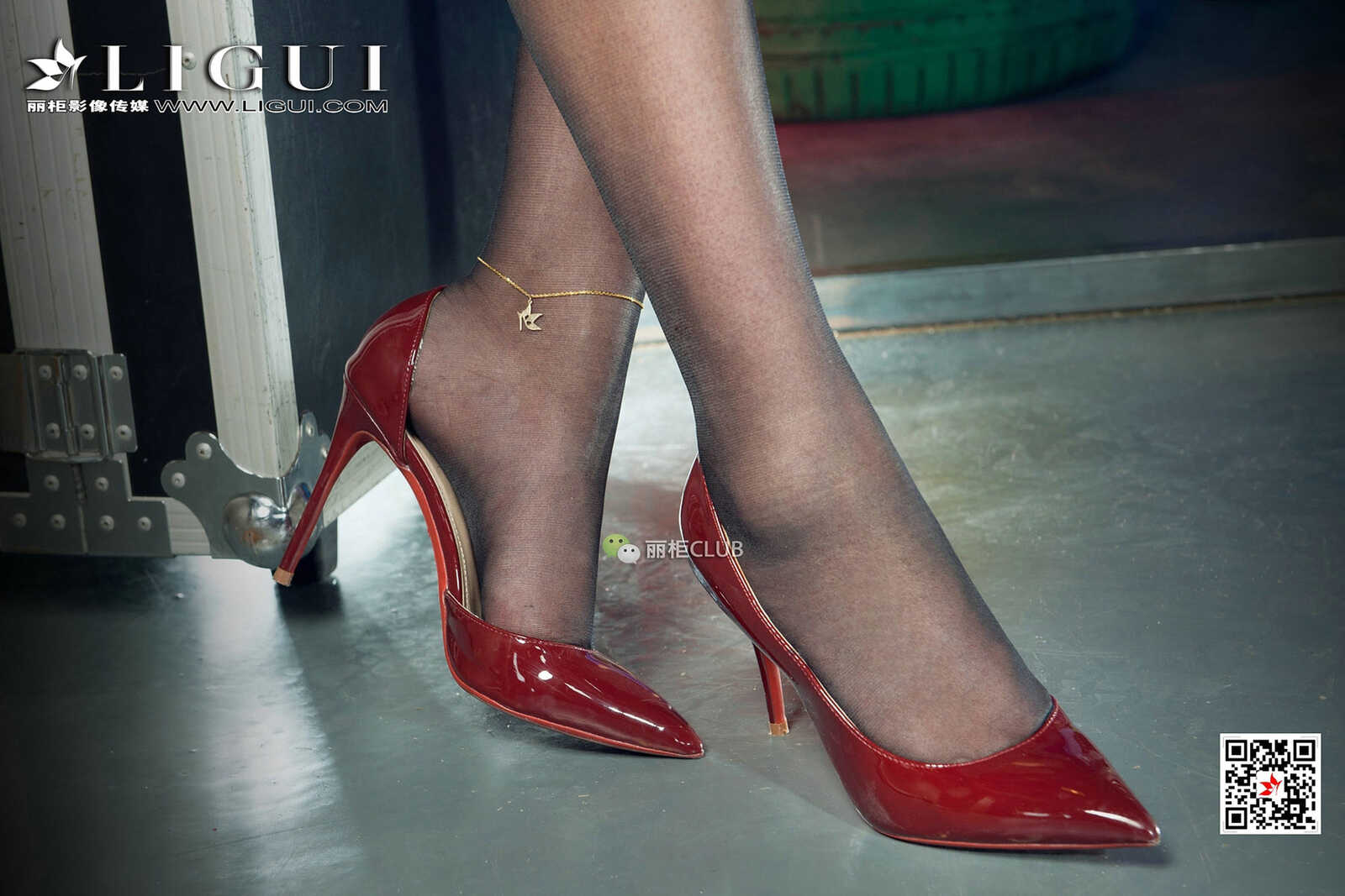 Model 梦琪《西装+黑丝丝足高跟》 [丽柜Ligui] 写真第1张