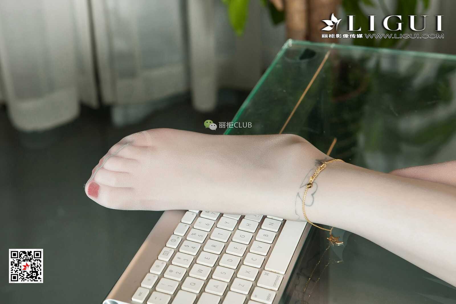 Model 媛宝《办公室丝足》 [丽柜Ligui] 写真集第8张