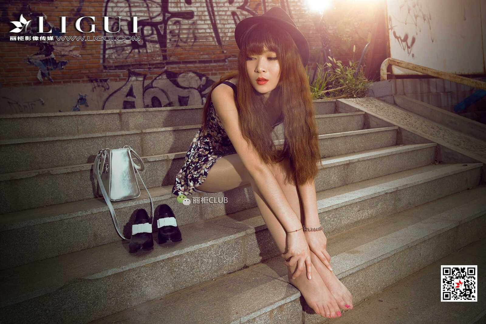 Model 允儿《连衣裙街拍美腿丝足》 [丽柜Ligui] 写第15张