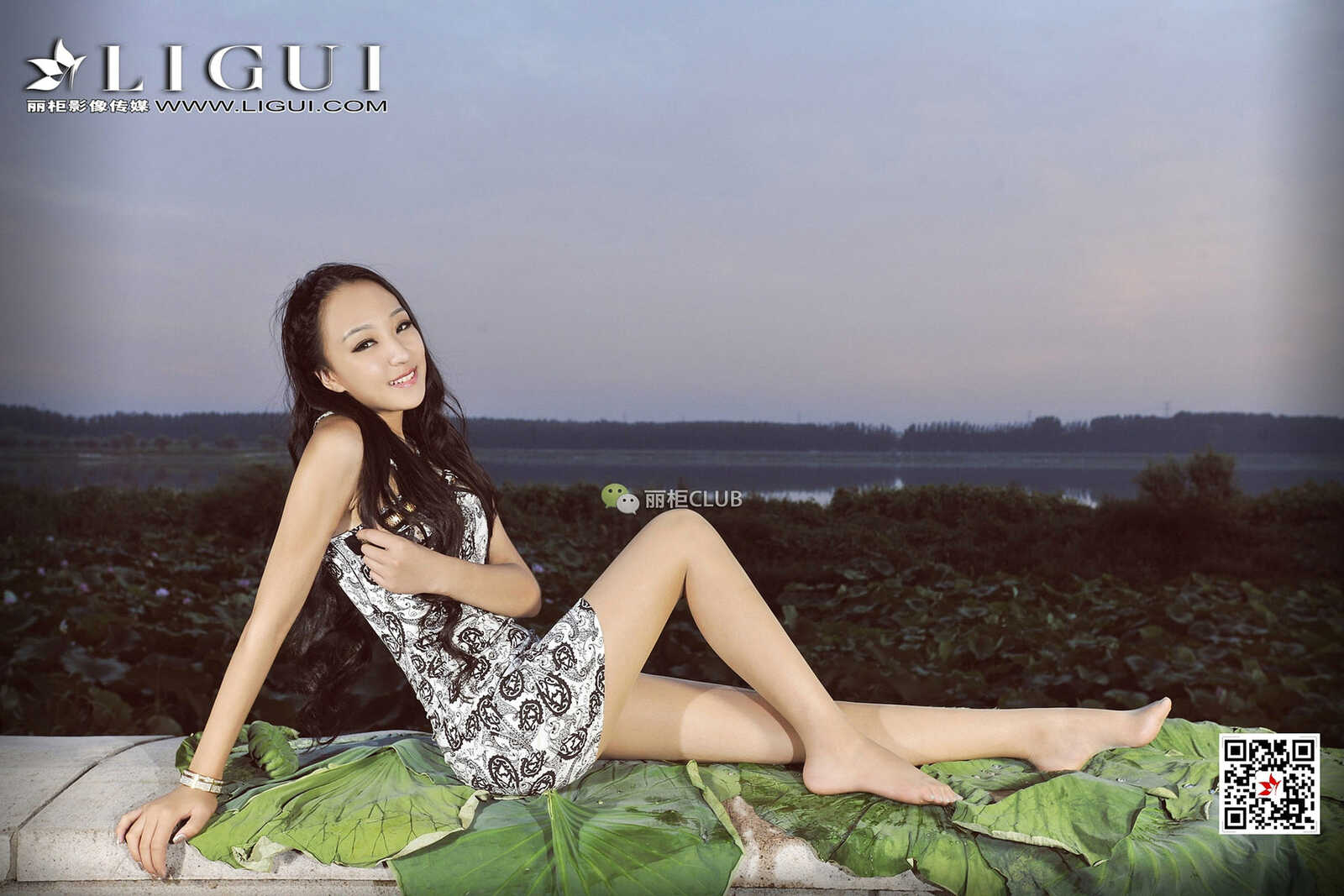 Model 腿模Amily《连衣套裙+肉丝足》 [丽柜Ligui] 写第3张