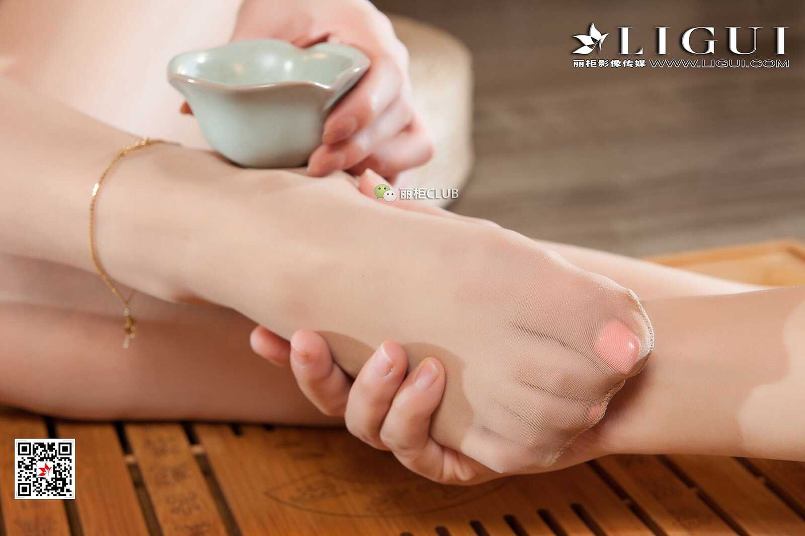 足模雪糕《优雅旗袍+肉丝茶艺》 [丽柜Ligui] 写真第11张
