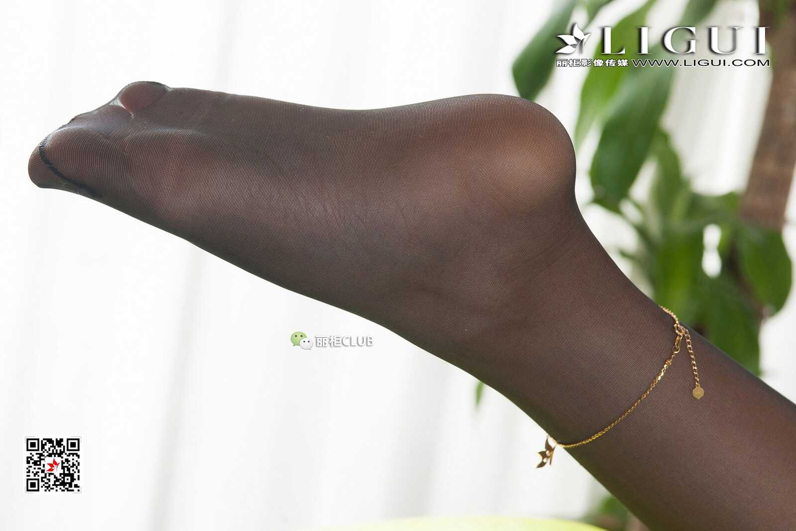 Model 腿模Youki《黑丝OL丝足》 [丽柜Ligui] 写真集第4张