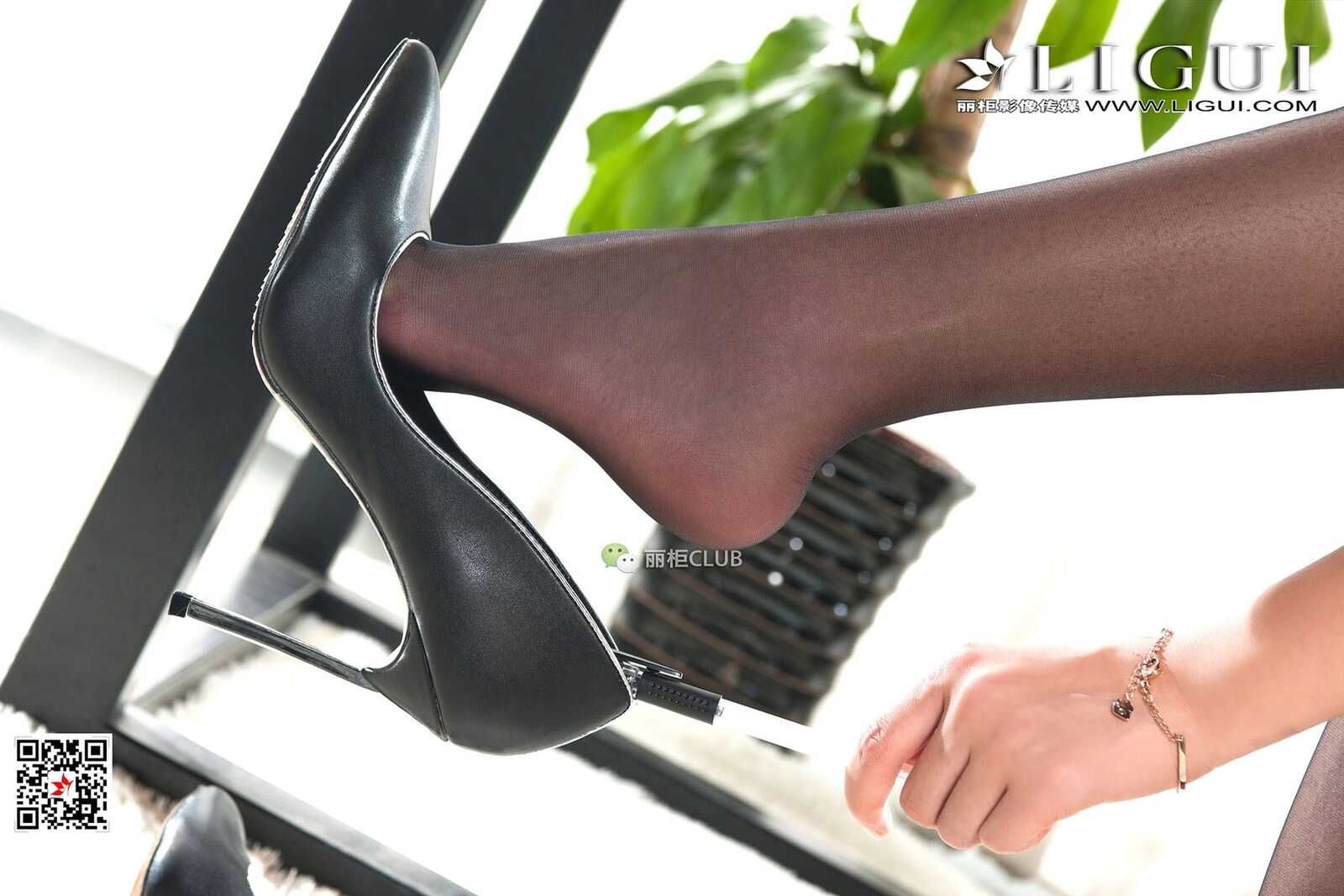 Mode 腿模筱筱《黑丝OL》 [丽柜Ligui] 写真集第13张