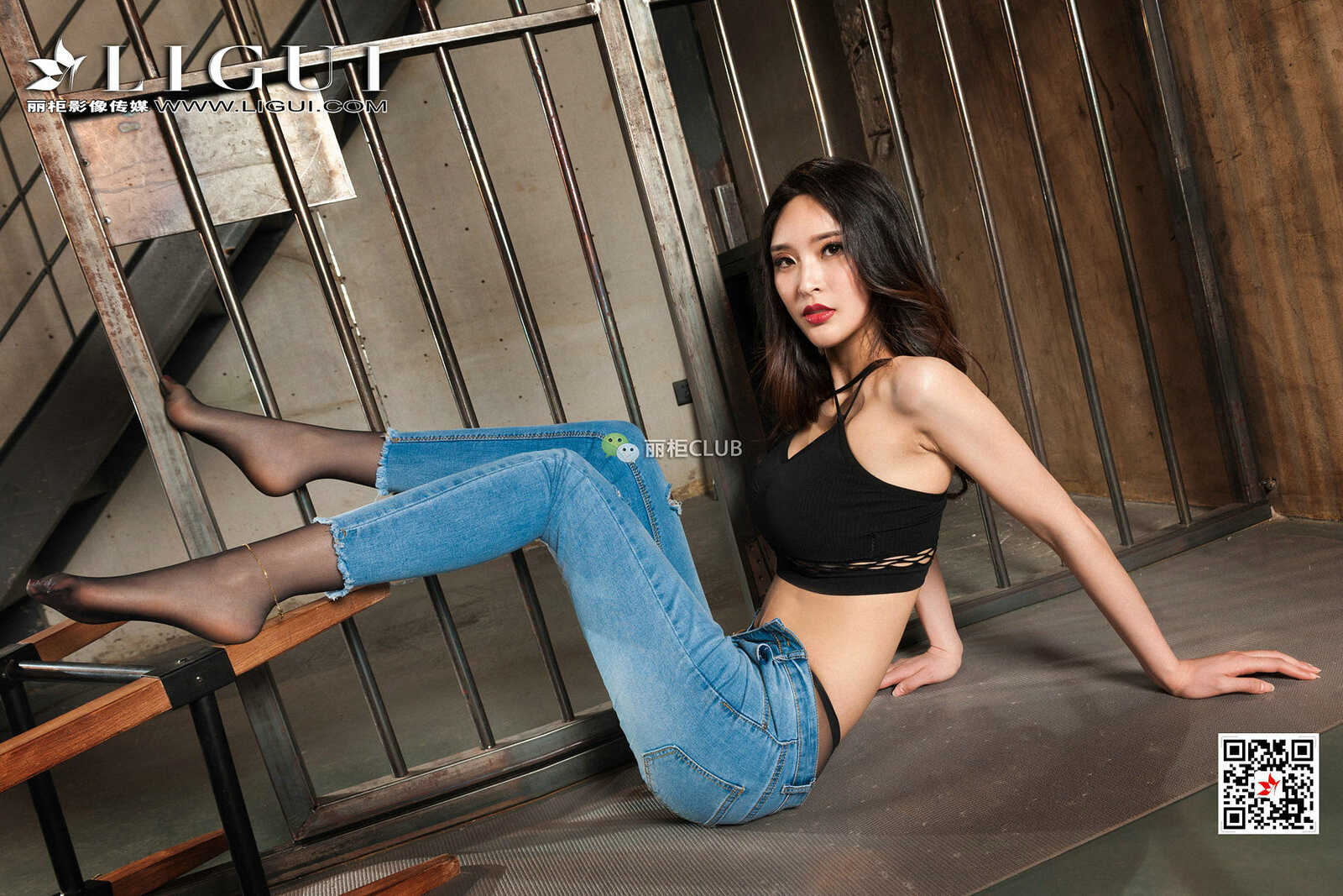 腿模雪糕《牛仔长裤配黑丝》 [丽柜Ligui] 写真集第15张
