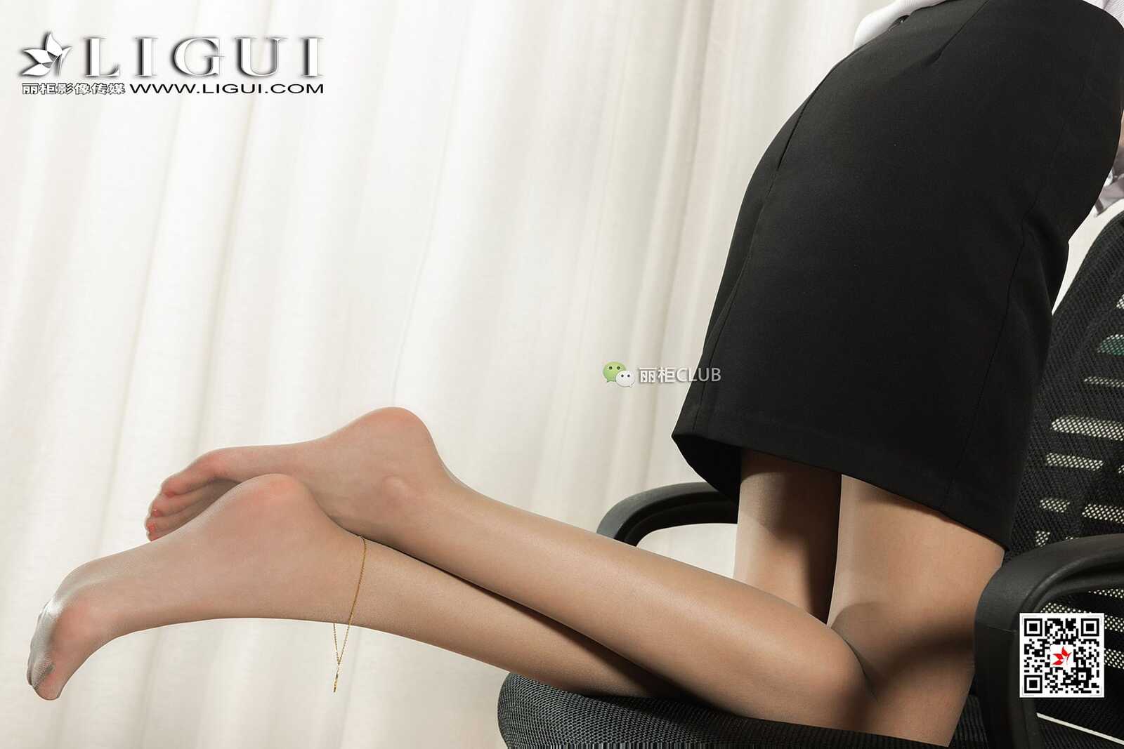 腿模点点《眼镜OL肉丝袜》 [丽柜Ligui] 写真集第2张