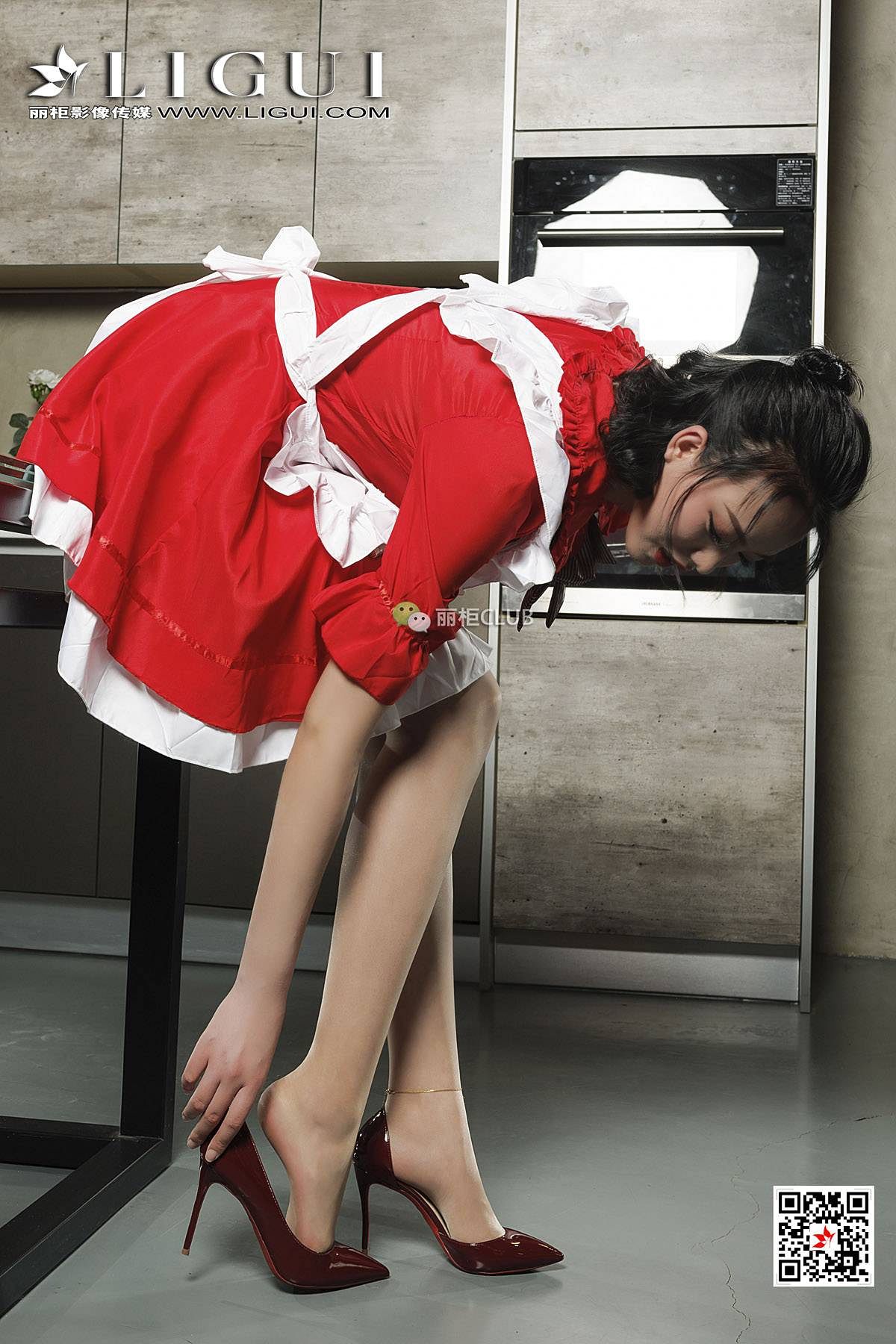 腿模敏儿《肉丝美厨娘》 [丽柜Ligui] 写真集第12张