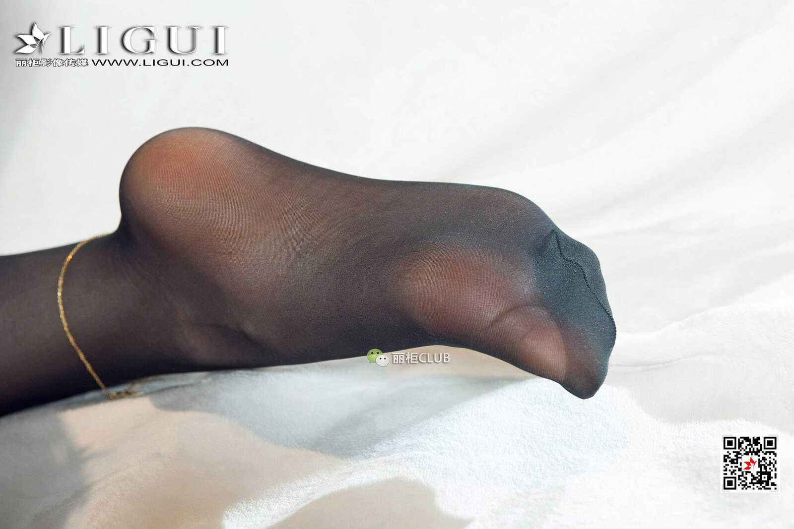 腿模雪糕《牛仔热裤+黑丝美腿》 [丽柜Ligui] 写真第2张