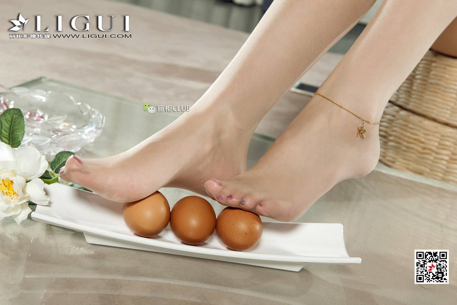 腿模Vicky《鸡蛋丝足》 [丽柜LIGUI] 网络丽人 写真第7张