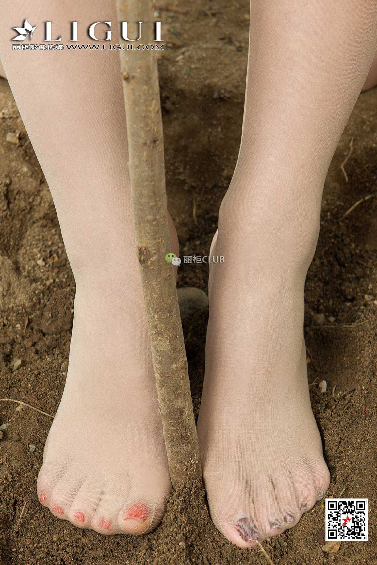 腿模雪糕&amp;amp;筱筱《户外丝足》 [丽柜LIGUI] 美腿丝第1张