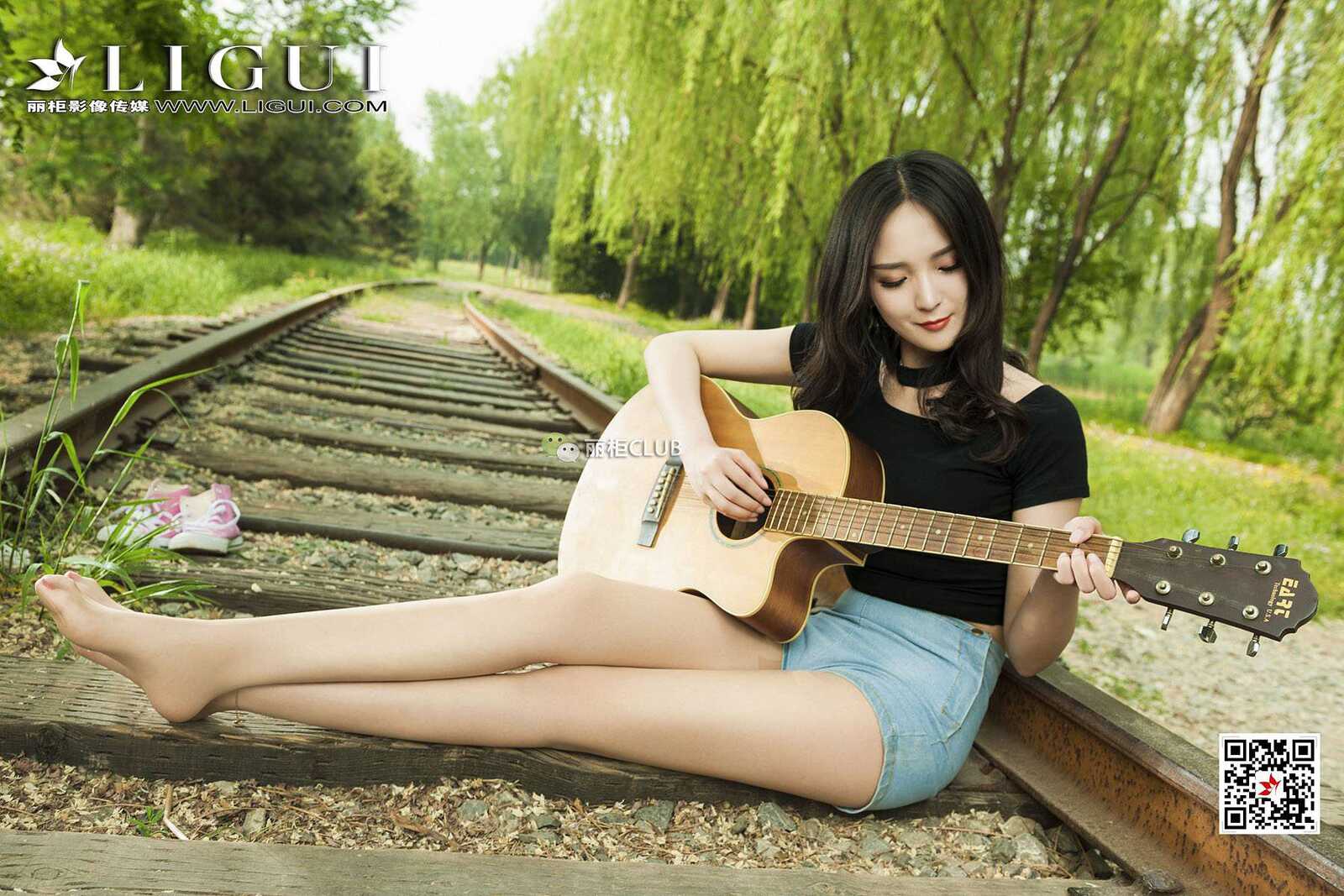 腿模小戈《文艺丝足少女》 [丽柜LIGUI] 美腿丝足第17张