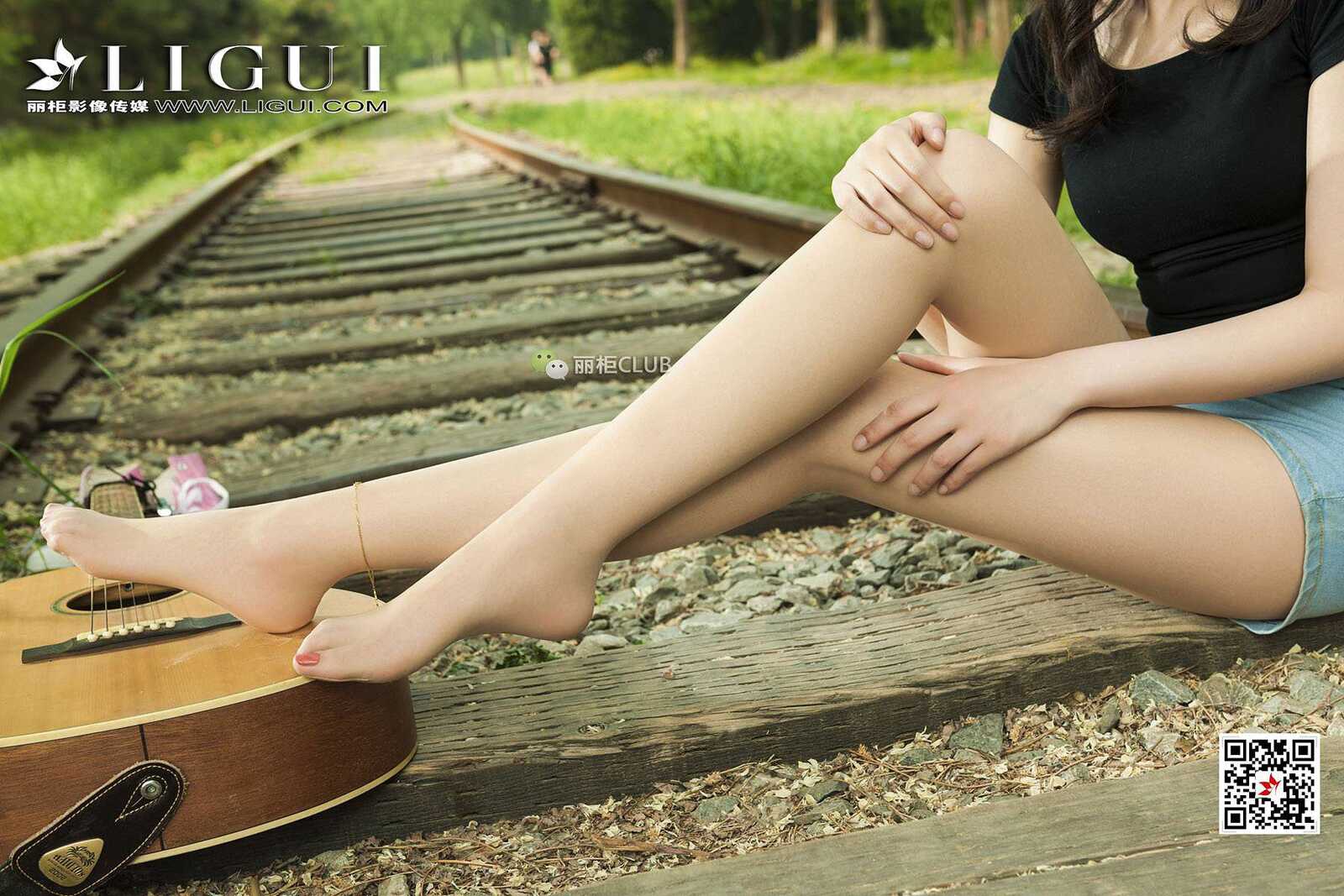 腿模小戈《文艺丝足少女》 [丽柜LIGUI] 美腿丝足第16张