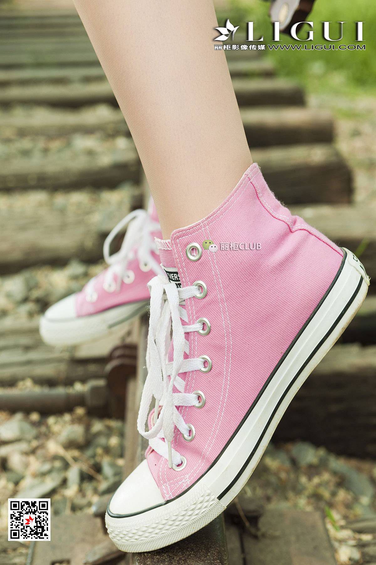 腿模小戈《文艺丝足少女》 [丽柜LIGUI] 美腿丝足第8张