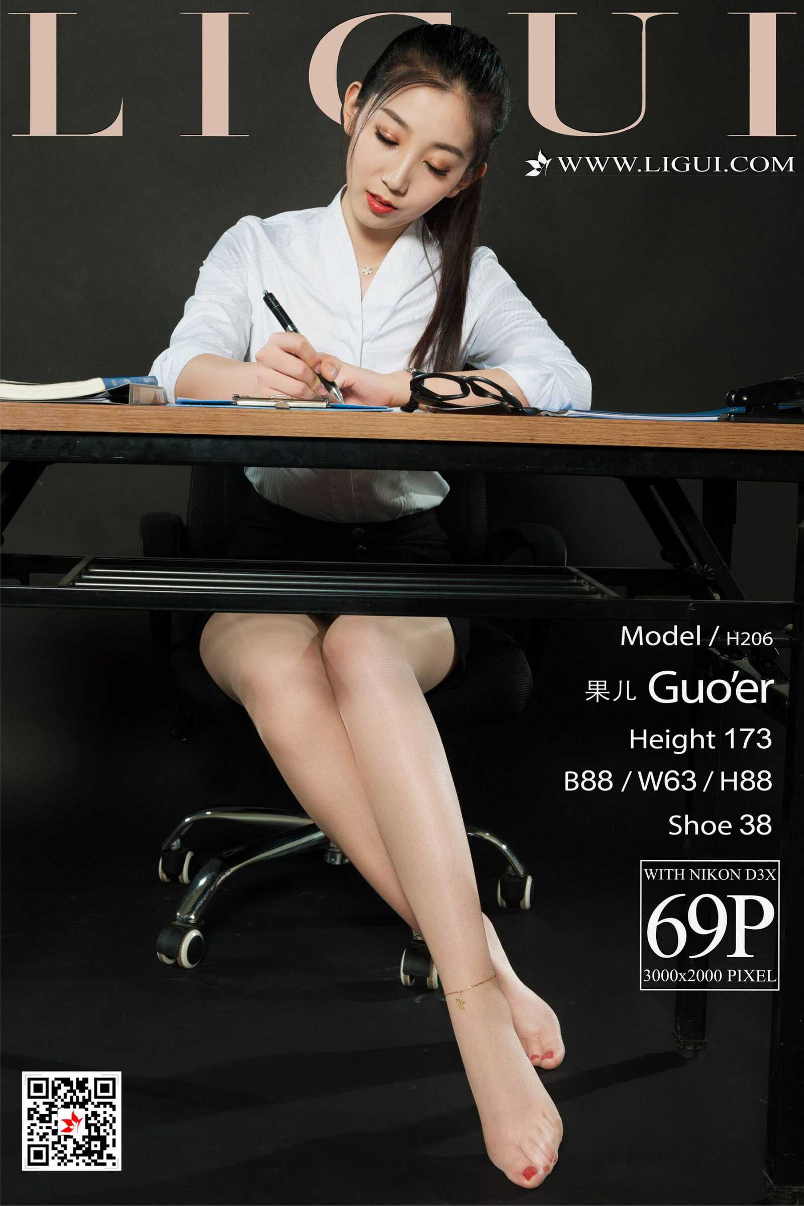 腿模果儿《丝足小秘书》 [丽柜LIGUI] 美腿丝足 写第17张