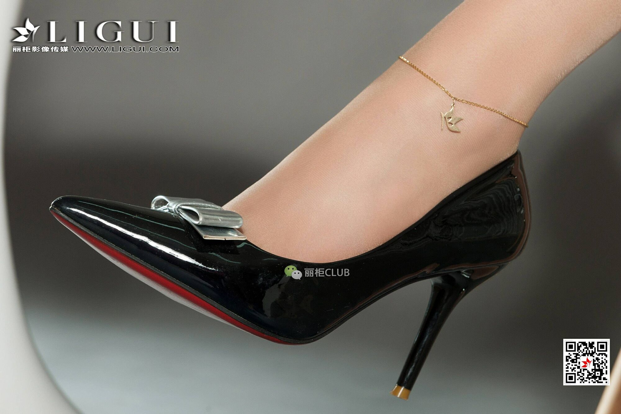 王炜炜《肉丝高跟OL》 [丽柜Ligui] 网络丽人 美腿第15张