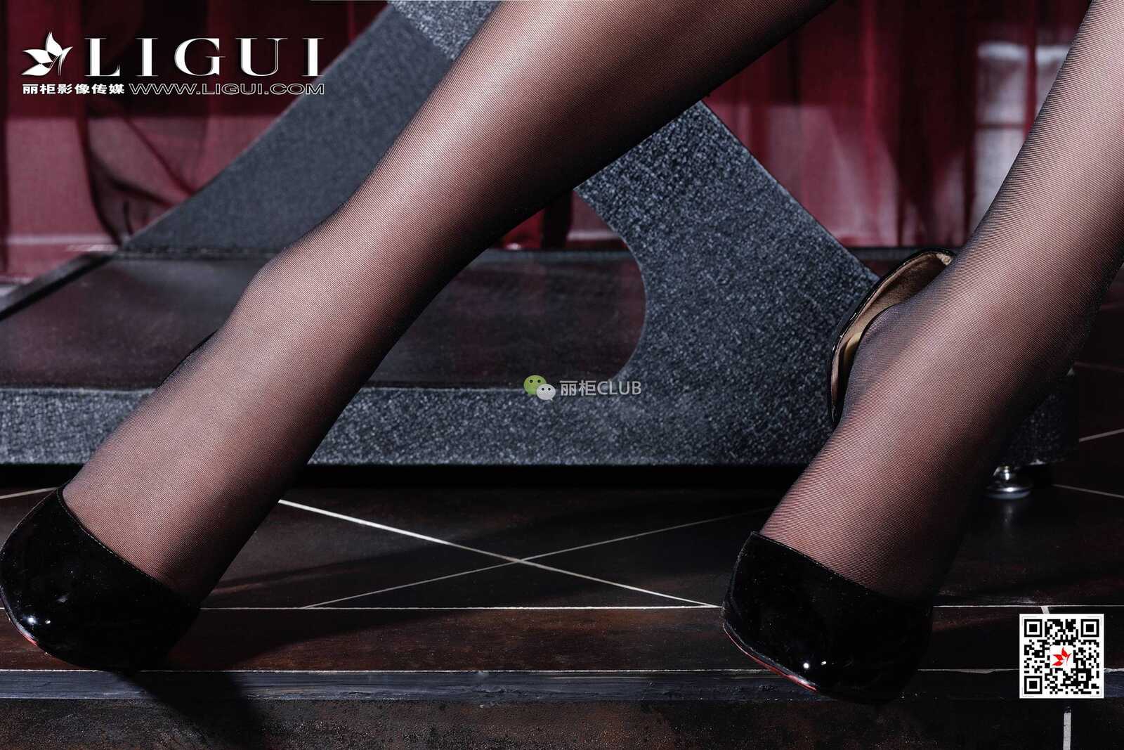 腿模Amily《黑丝美腿丽人》 [丽柜Ligui]  美腿丝足第13张