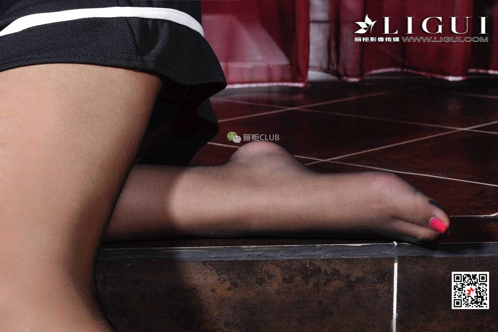 腿模Amily《黑丝美腿丽人》 [丽柜Ligui]  美腿丝足第3张