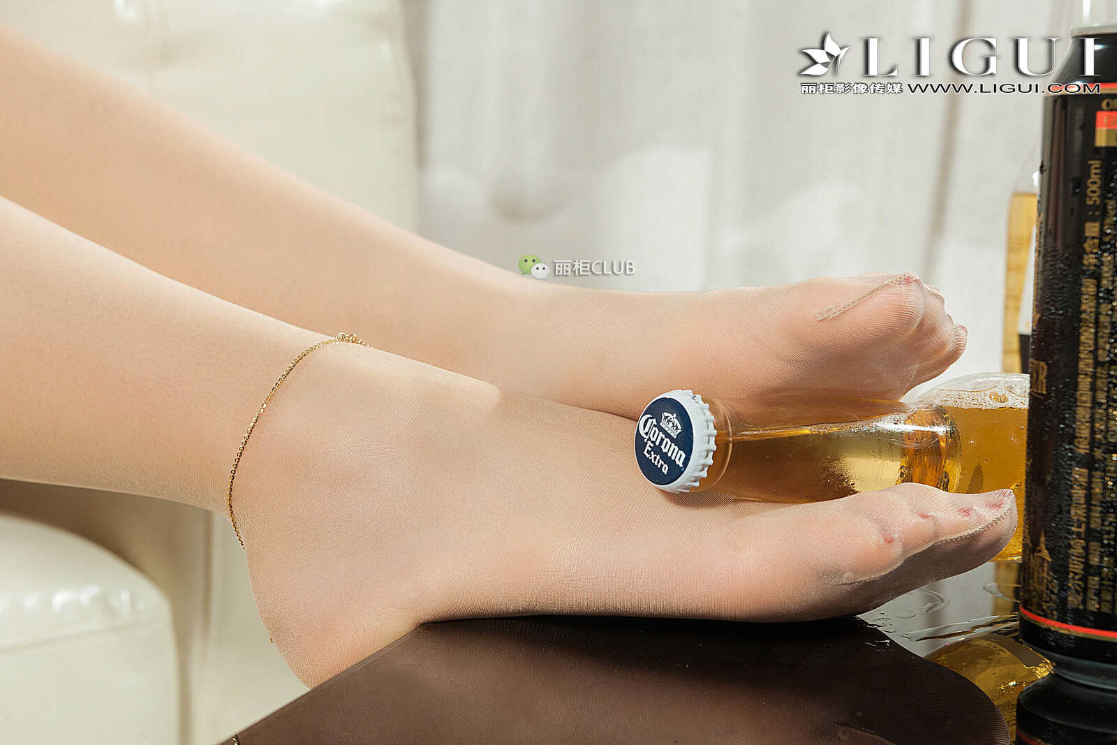 足模王炜炜《肉丝袜美足》 [丽柜Ligui] 美腿丝足第6张