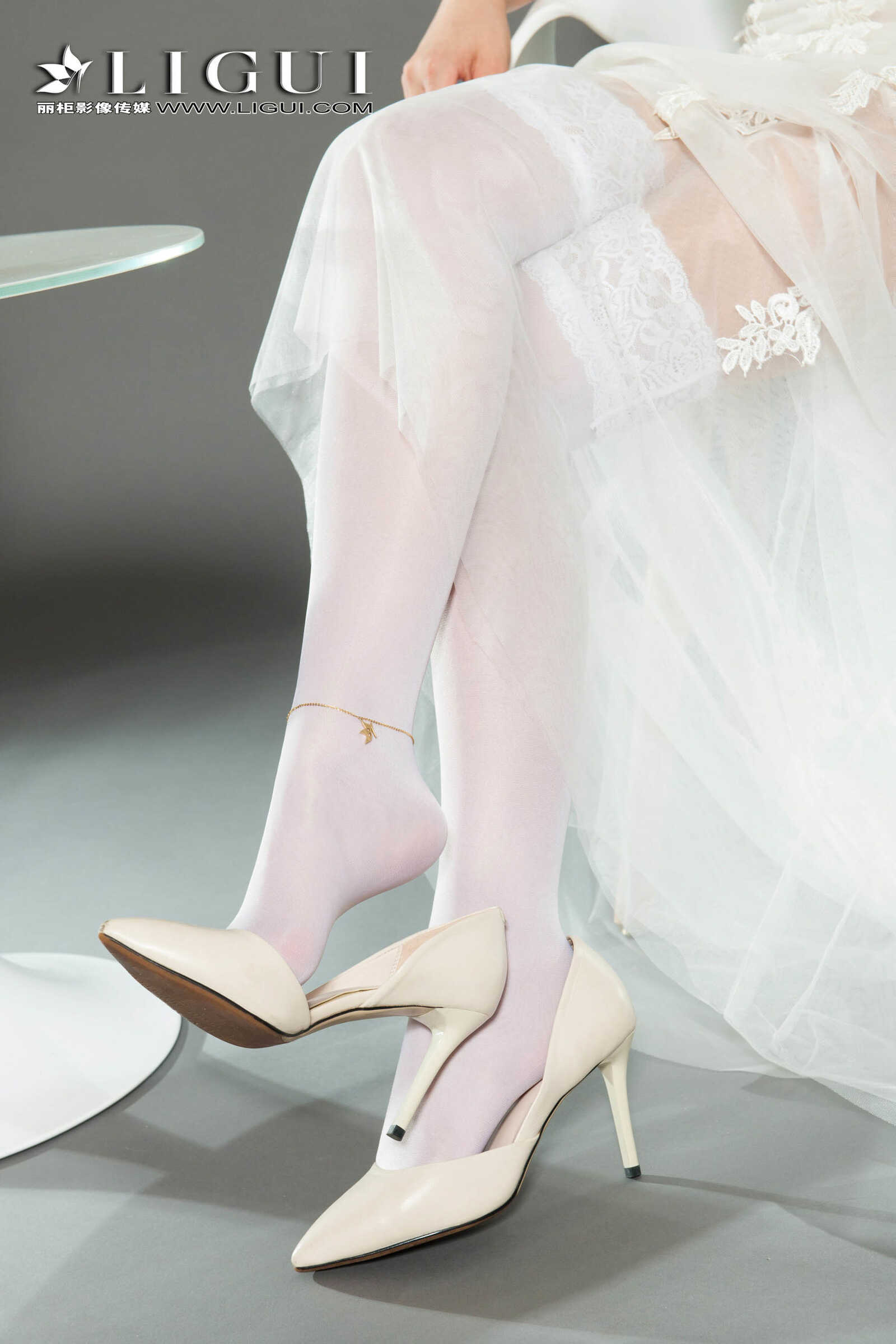 筱筱《蕾丝长裙美束》 [丽柜Ligui] 美腿丝足写真第17张