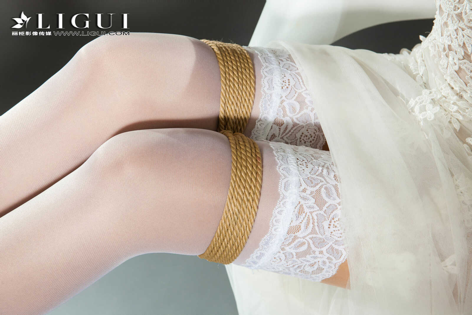 筱筱《蕾丝长裙美束》 [丽柜Ligui] 美腿丝足写真第13张