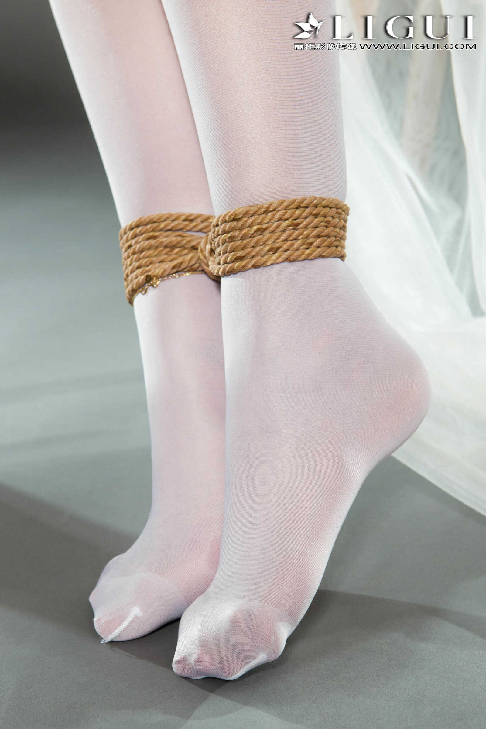 筱筱《蕾丝长裙美束》 [丽柜Ligui] 美腿丝足写真第10张