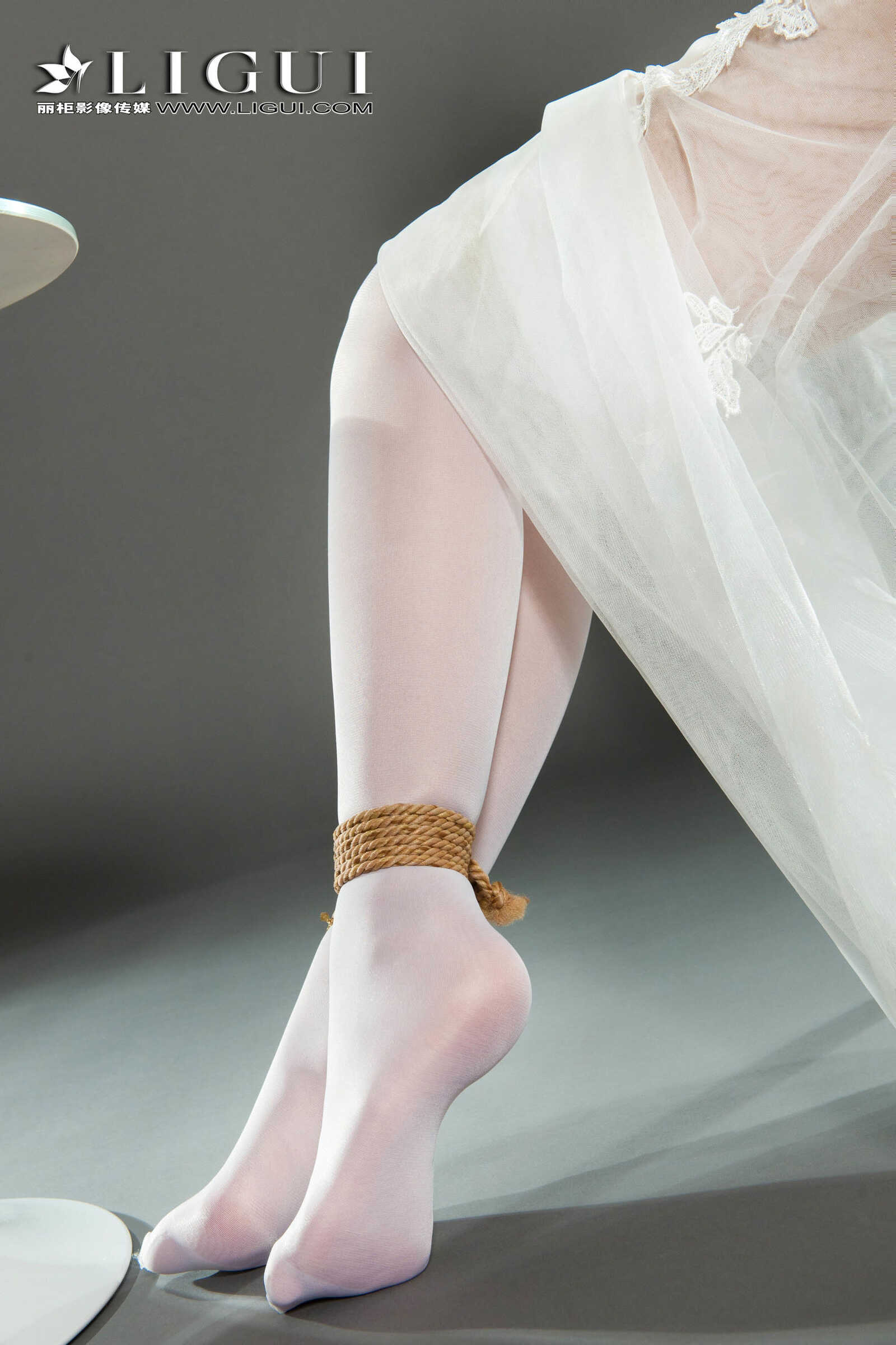 筱筱《蕾丝长裙美束》 [丽柜Ligui] 美腿丝足写真第9张
