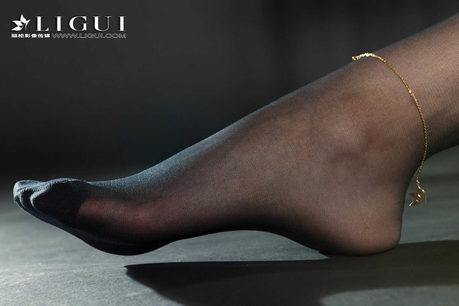 足模小戈《黑丝镣铐女警》 [丽柜Ligui] 写真集第4张