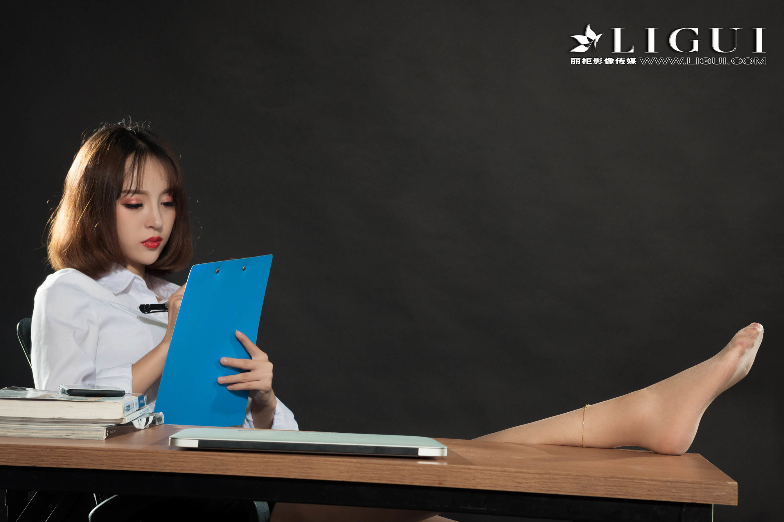 腿模孙千琪《丝足OL》 [丽柜Ligui] 写真集第4张