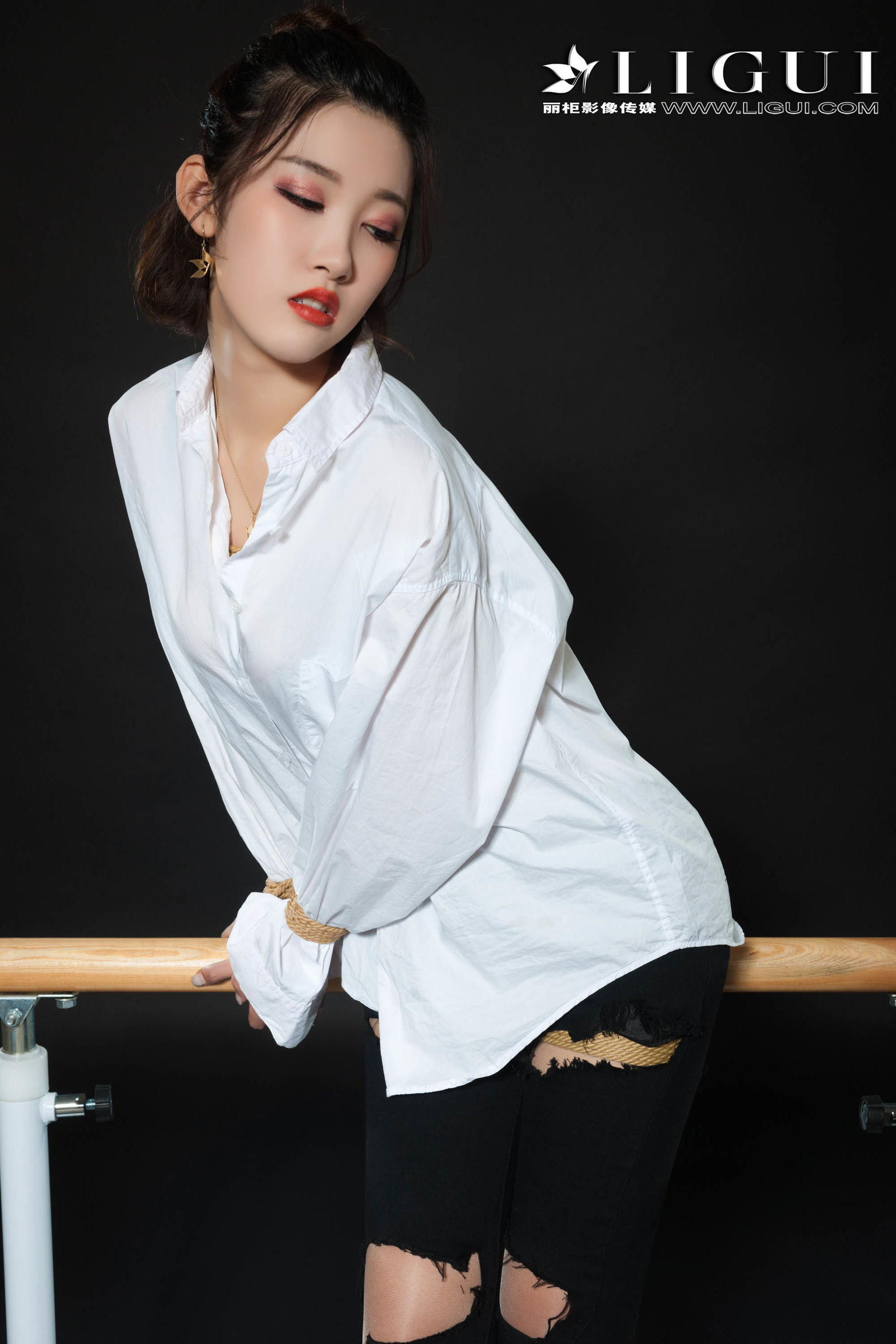 腿模筱筱《牛仔紧身裤+白衬衫+美束捆绑》 [丽柜第15张