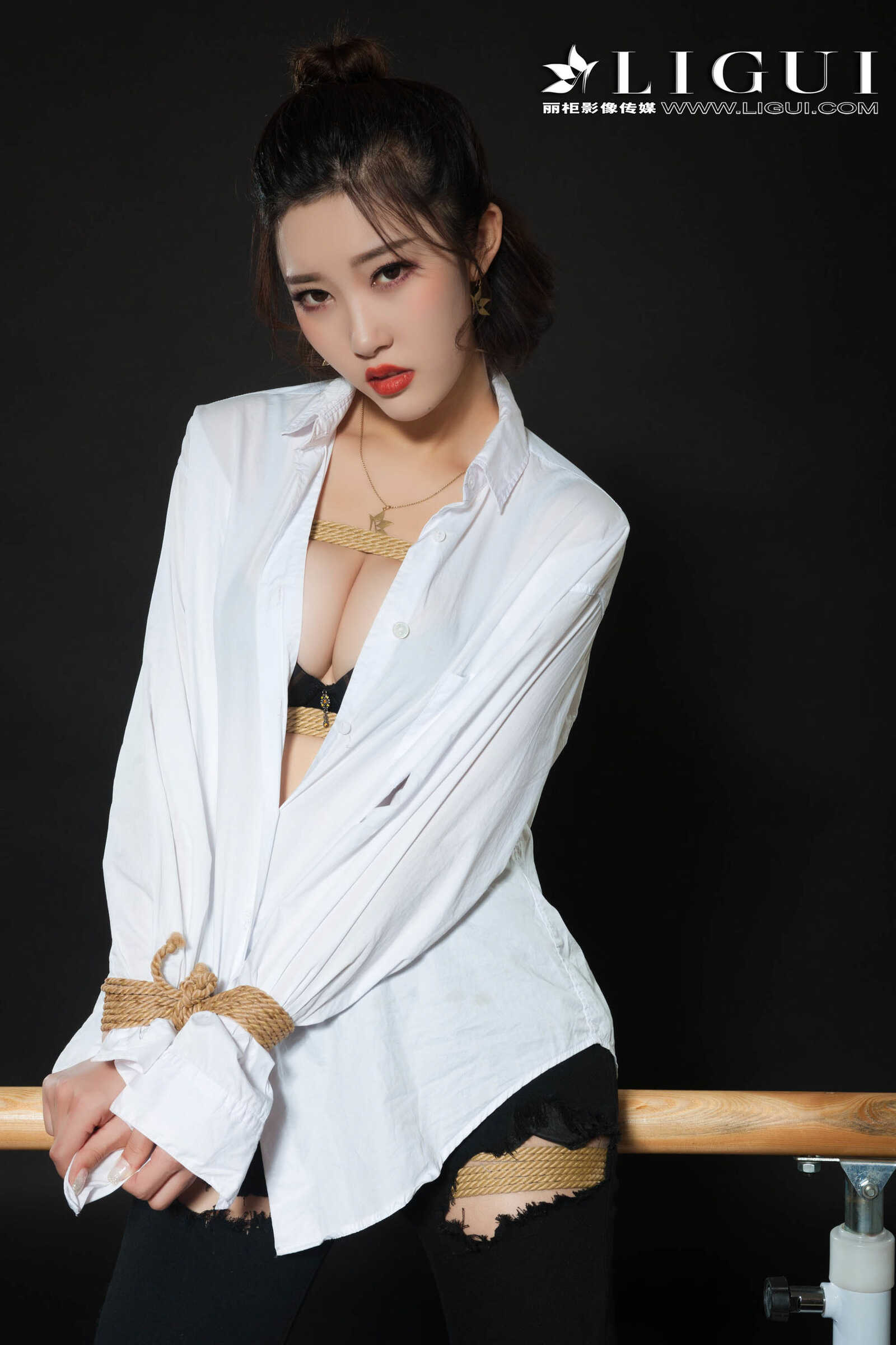 腿模筱筱《牛仔紧身裤+白衬衫+美束捆绑》 [丽柜第14张