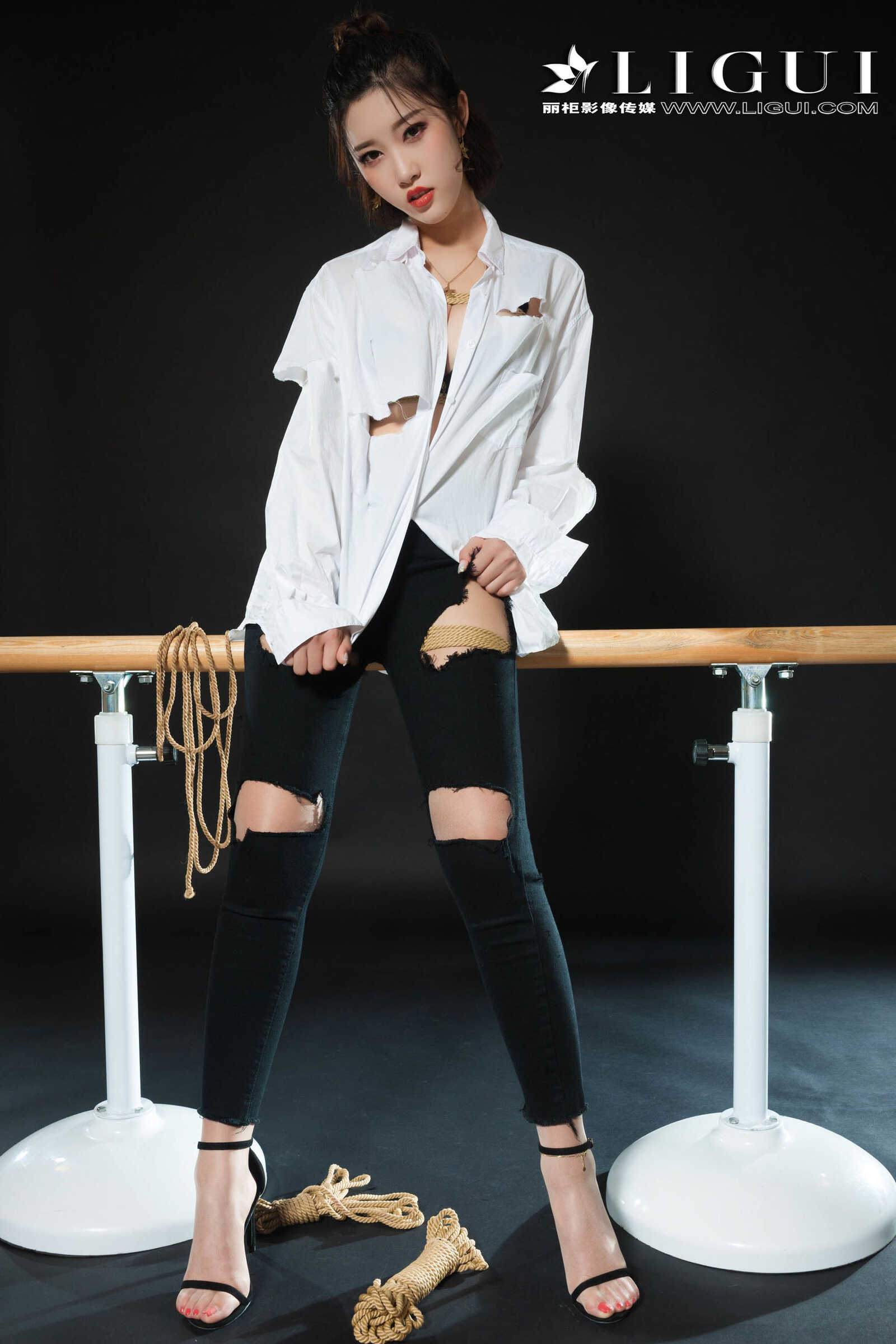腿模筱筱《牛仔紧身裤+白衬衫+美束捆绑》 [丽柜第11张