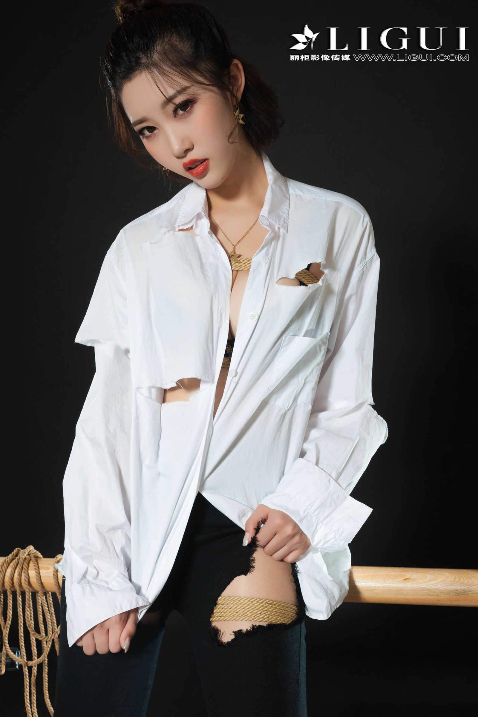 腿模筱筱《牛仔紧身裤+白衬衫+美束捆绑》 [丽柜第11张