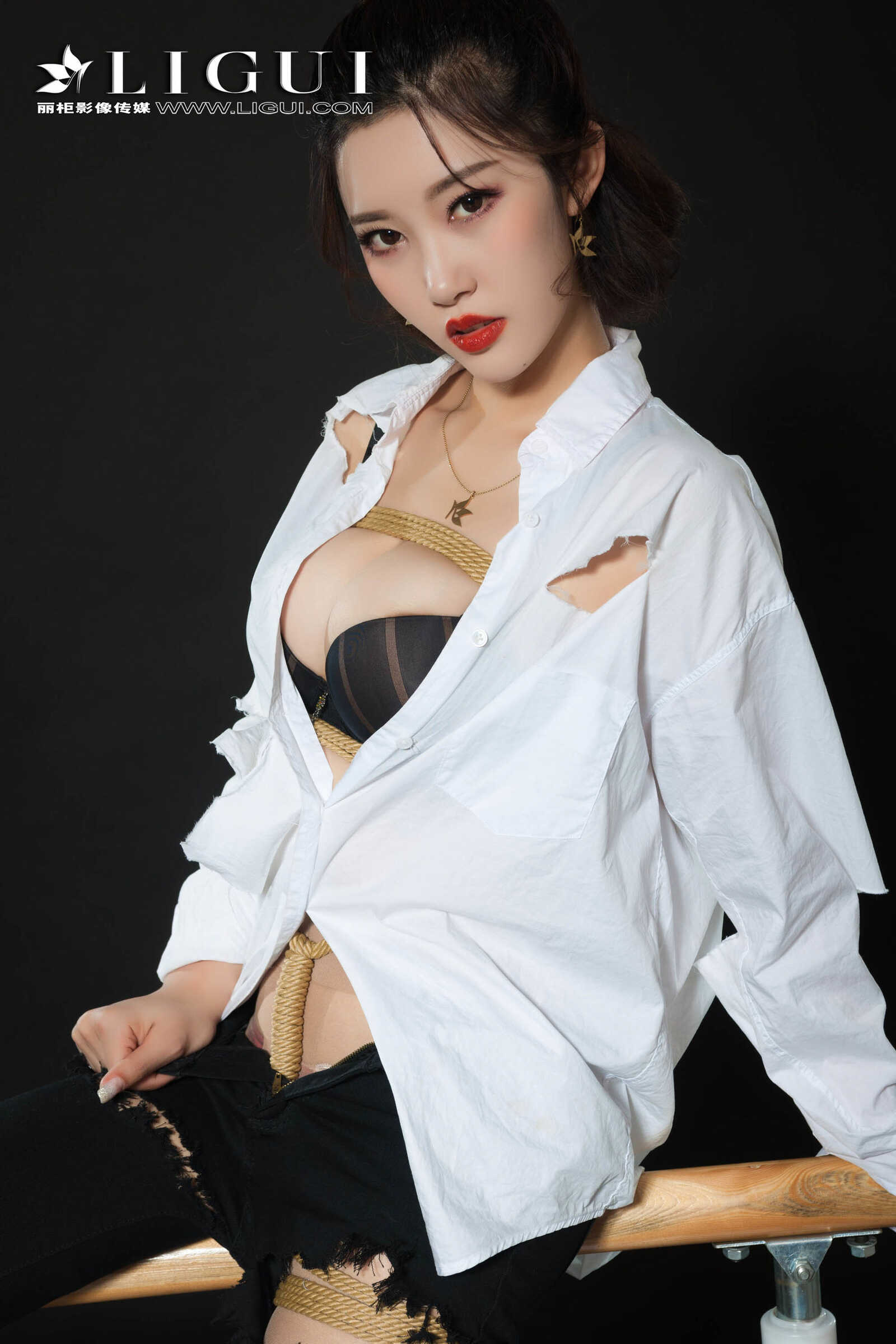 腿模筱筱《牛仔紧身裤+白衬衫+美束捆绑》 [丽柜第3张