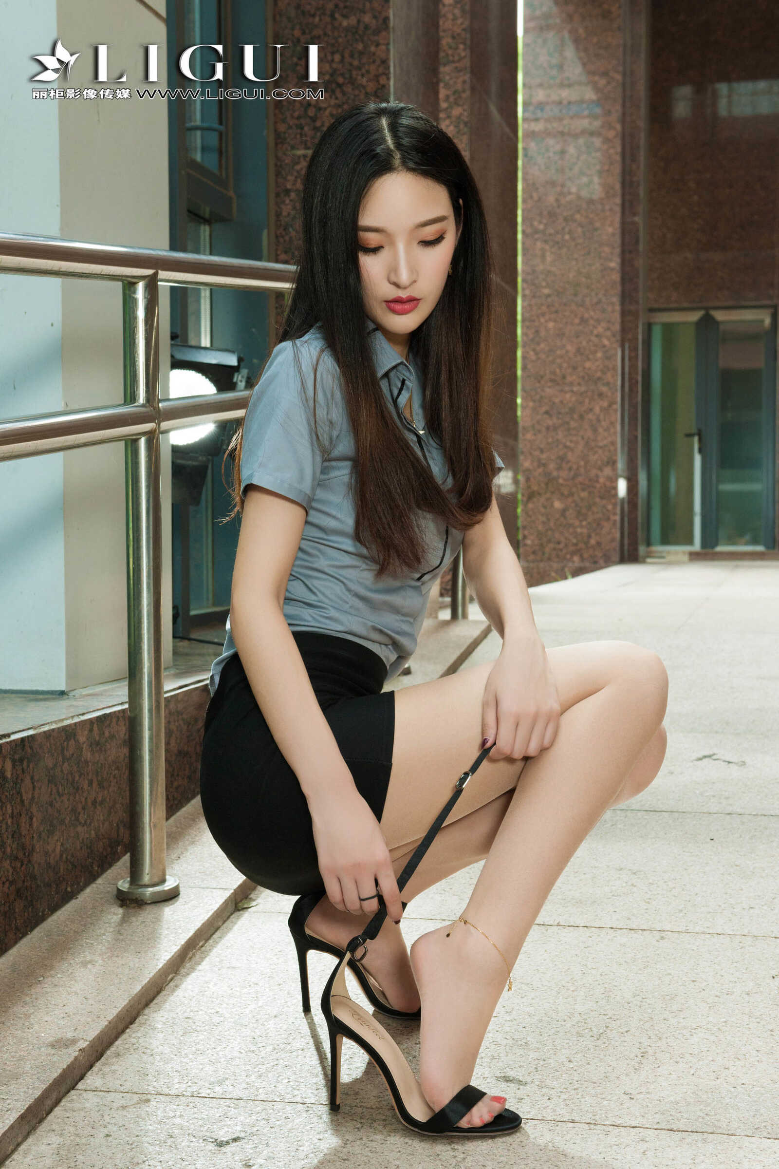 腿模雪糕《街拍丝袜OL》 [丽柜Ligui]第13张