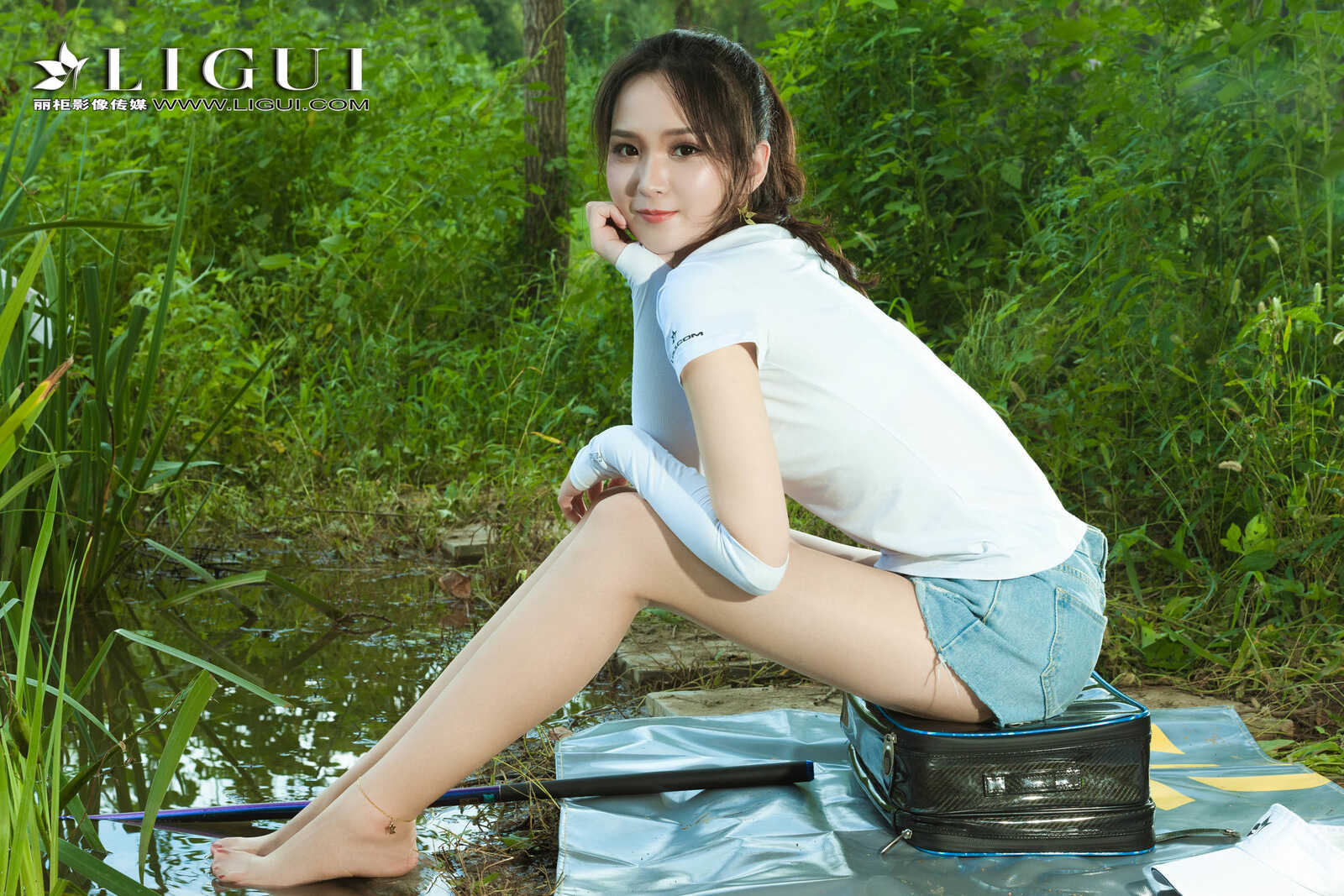 腿模小戈《钓鱼丝足》 [丽柜Liguil] 网络丽人 写真第8张