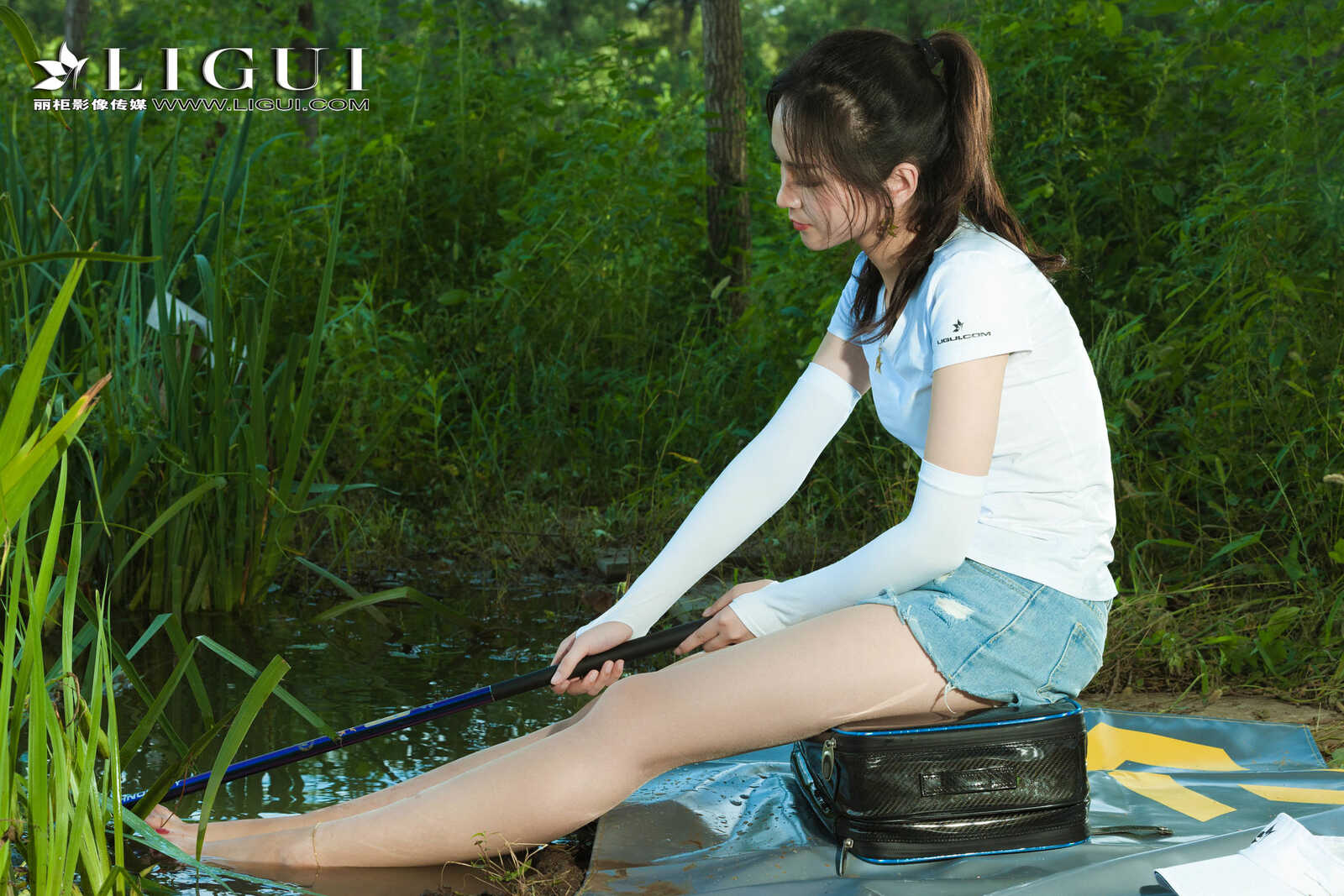 腿模小戈《钓鱼丝足》 [丽柜Liguil] 网络丽人 写真第5张