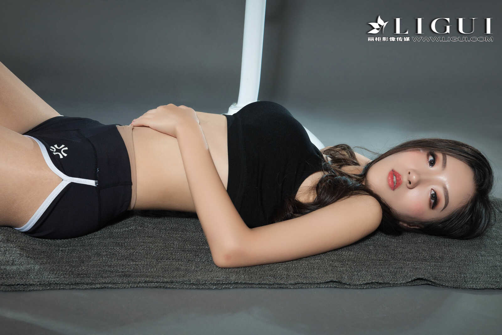 腿模王欣竹《健身丝足女郎》 [丽柜Liguil] 网络丽第1张