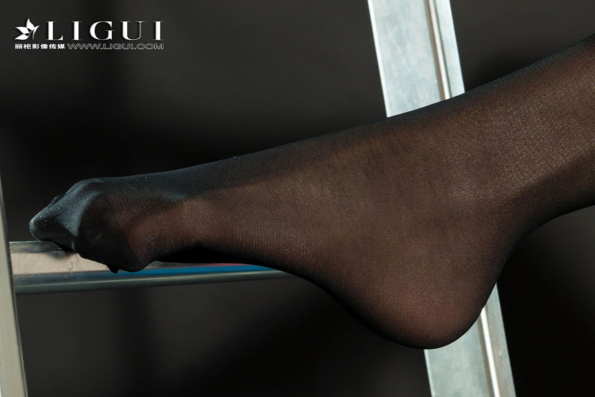 腿模筱筱《黑丝女王调教》 [丽柜Liguil] 网络丽人第17张