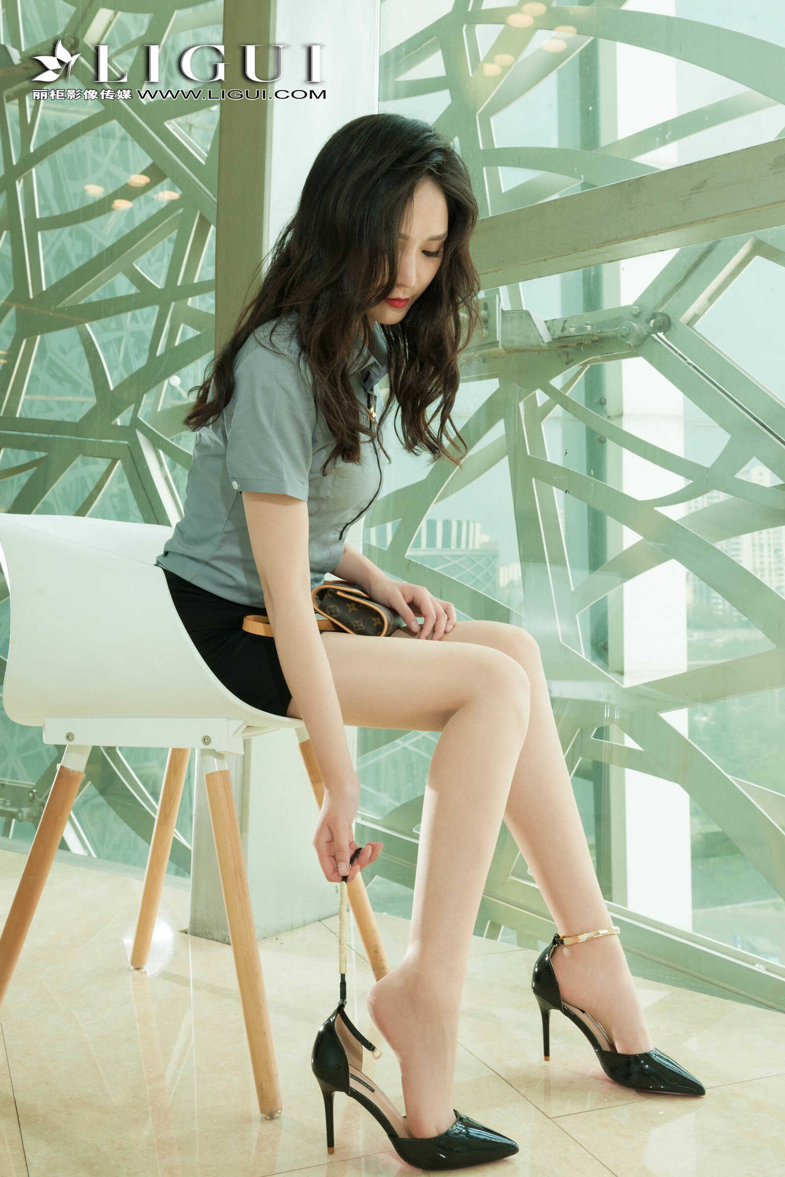 足模小戈《长腿OL姐姐美足》 [丽柜Liguil] 网络丽第14张