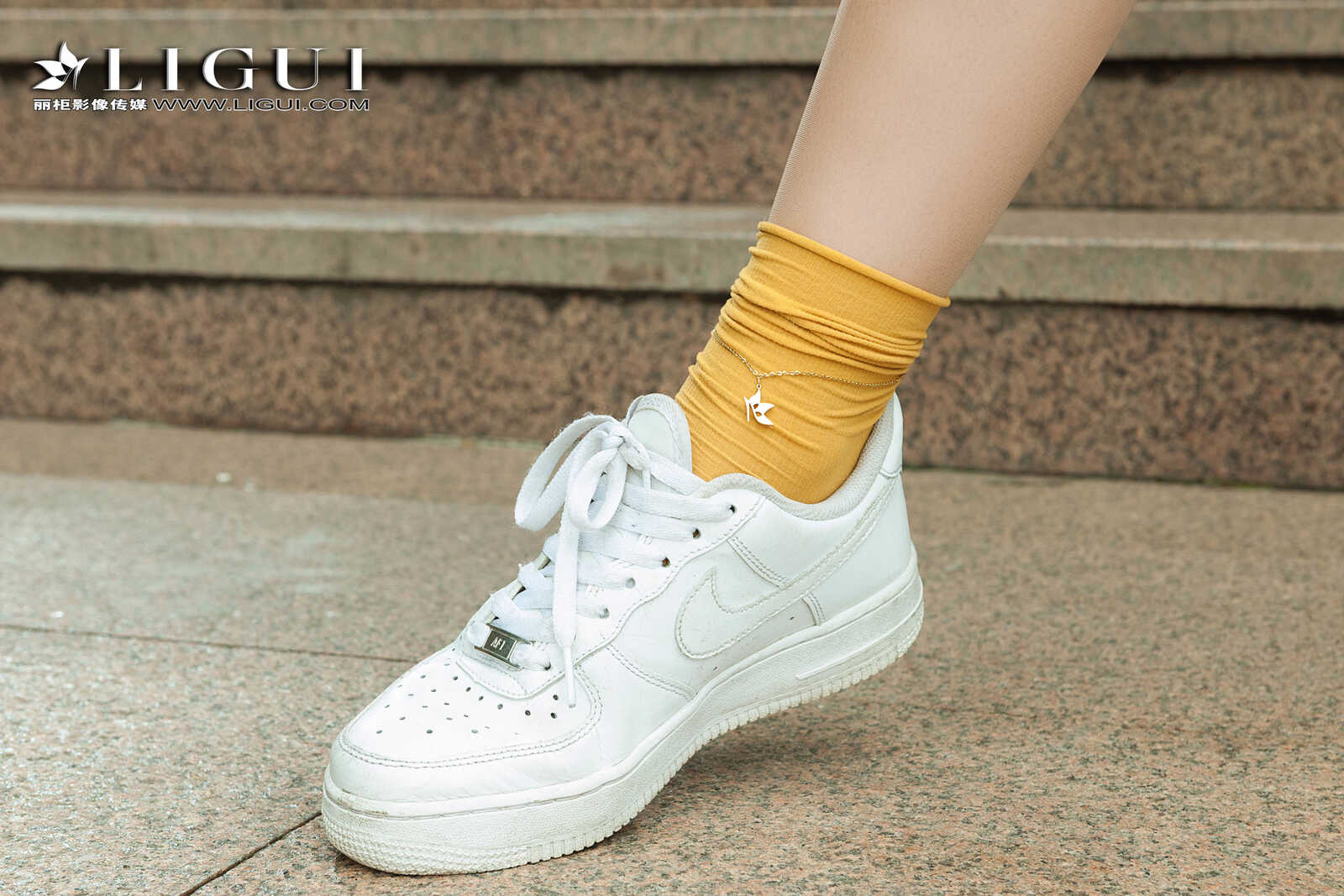 筱筱《街拍时尚少女》 [丽柜Ligui] 写真集第16张