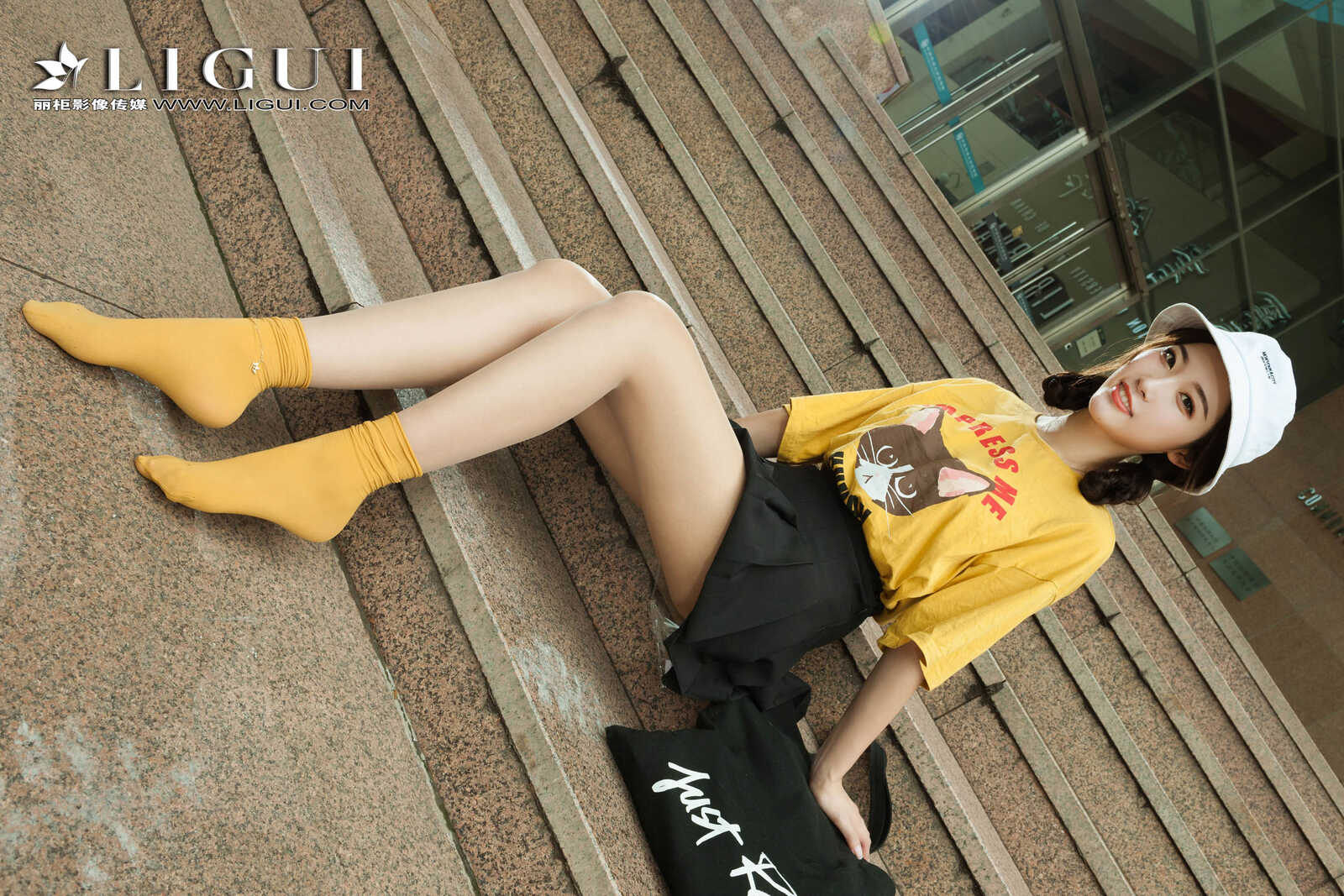 筱筱《街拍时尚少女》 [丽柜Ligui] 写真集第9张