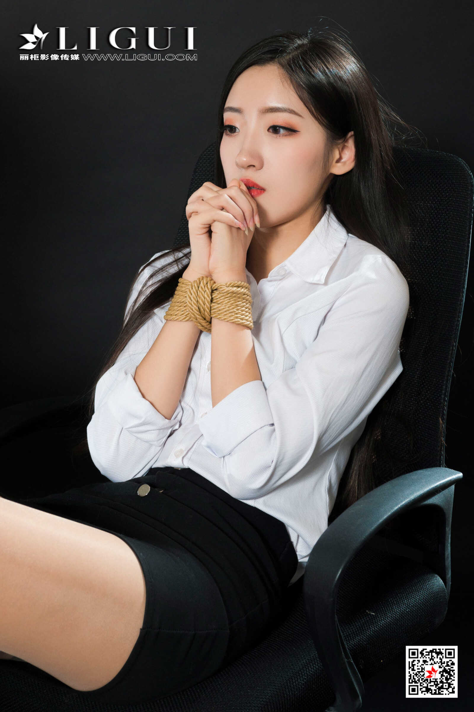 筱筱&amp;amp;王欣竹《OL丝足诱惑》 [丽柜Ligui] 写真集第2张