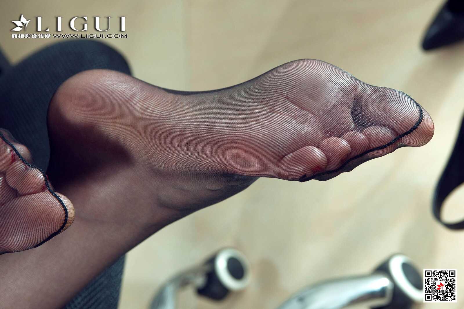 腿模兔子《极品黑丝OL御姐》 [丽柜Ligui] 网络丽人第1张