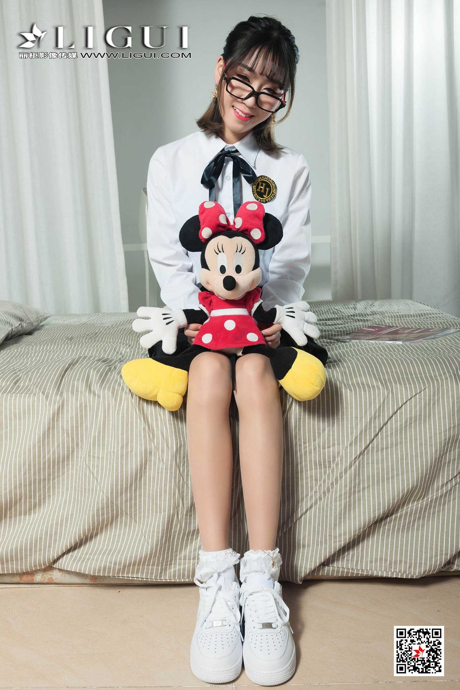 鱼妹《短筒袜玉足》[丽柜Ligui] 网络丽人 写真集第12张